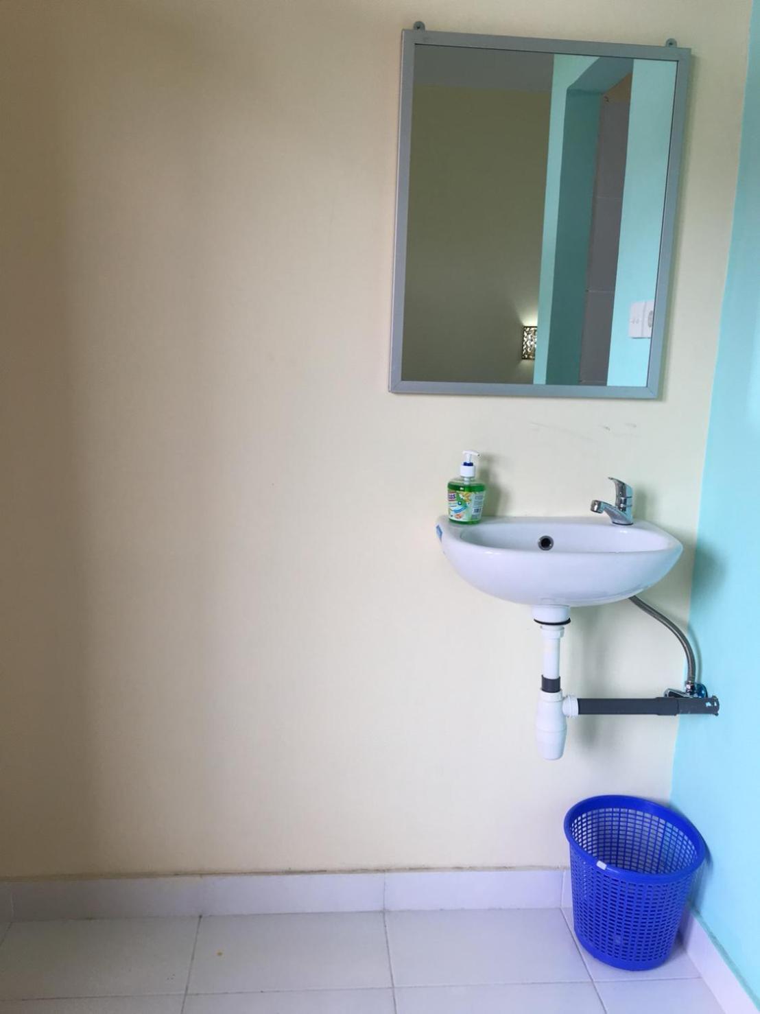 Budget Double Room - Photo 7