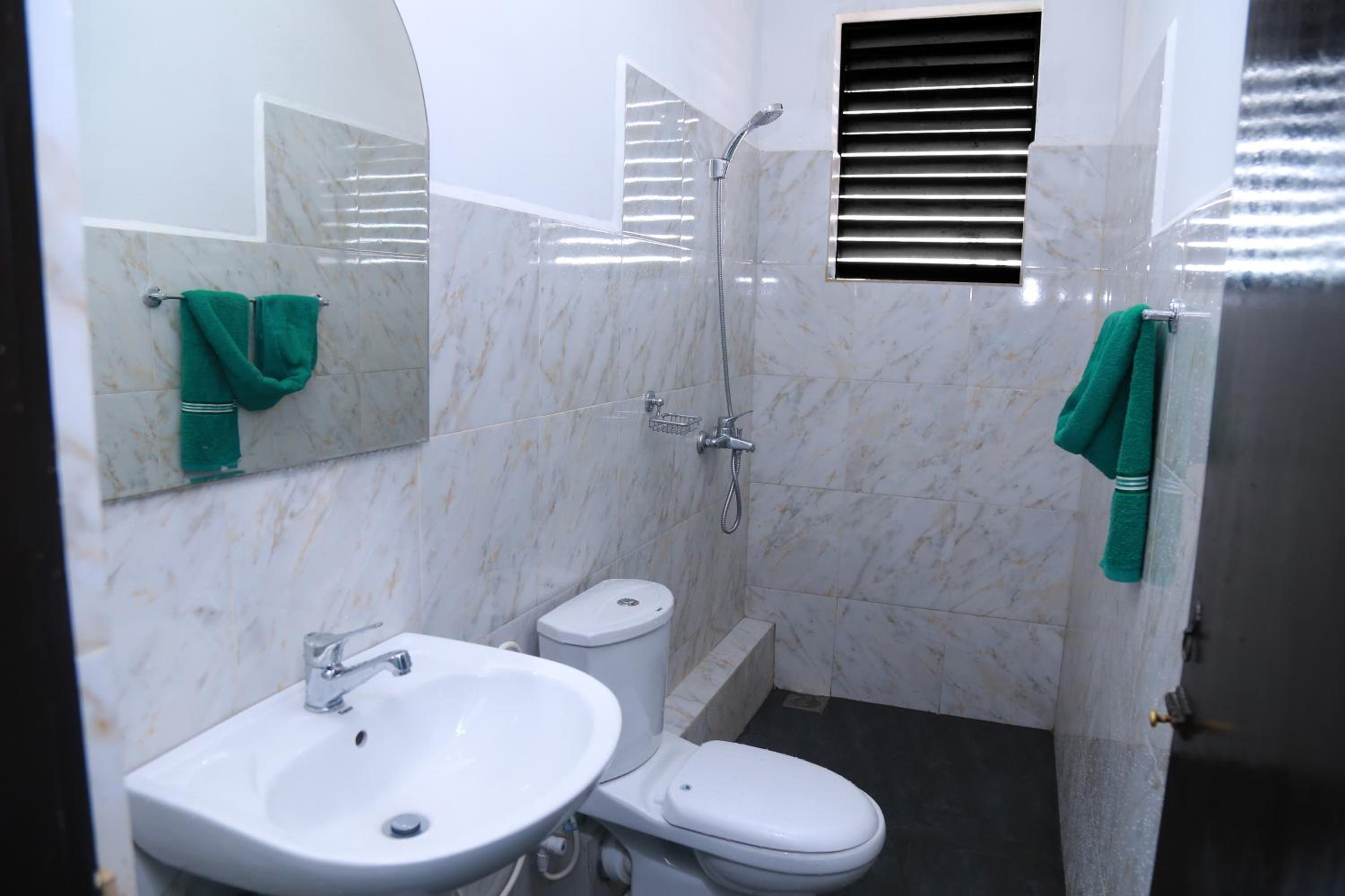 Double Room With Private Bathroom photo 2
