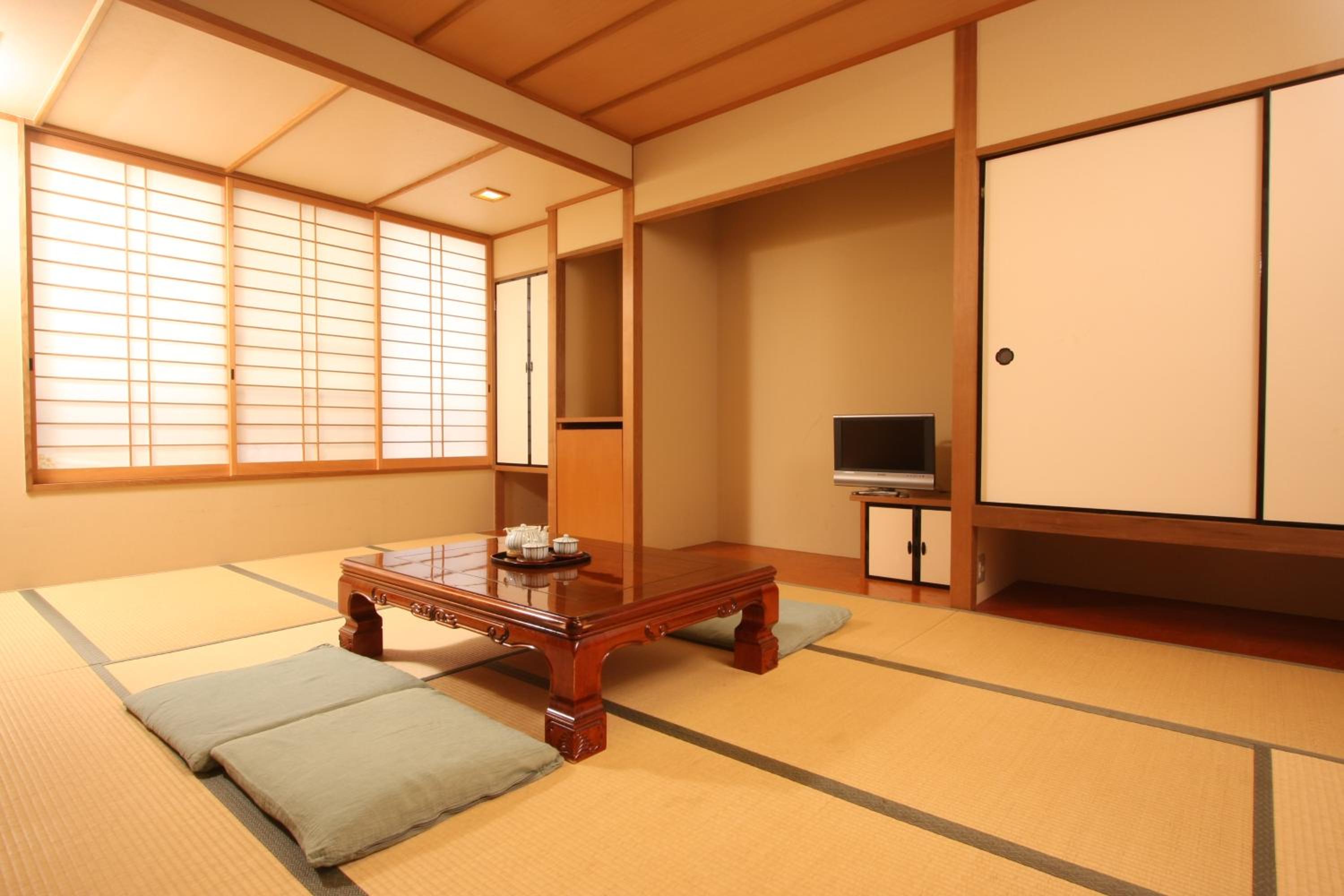 Standard Japanese Style Tatami Room with Private Bathroom - Non-Smoking  (Up to 4 guests)  photo 3
