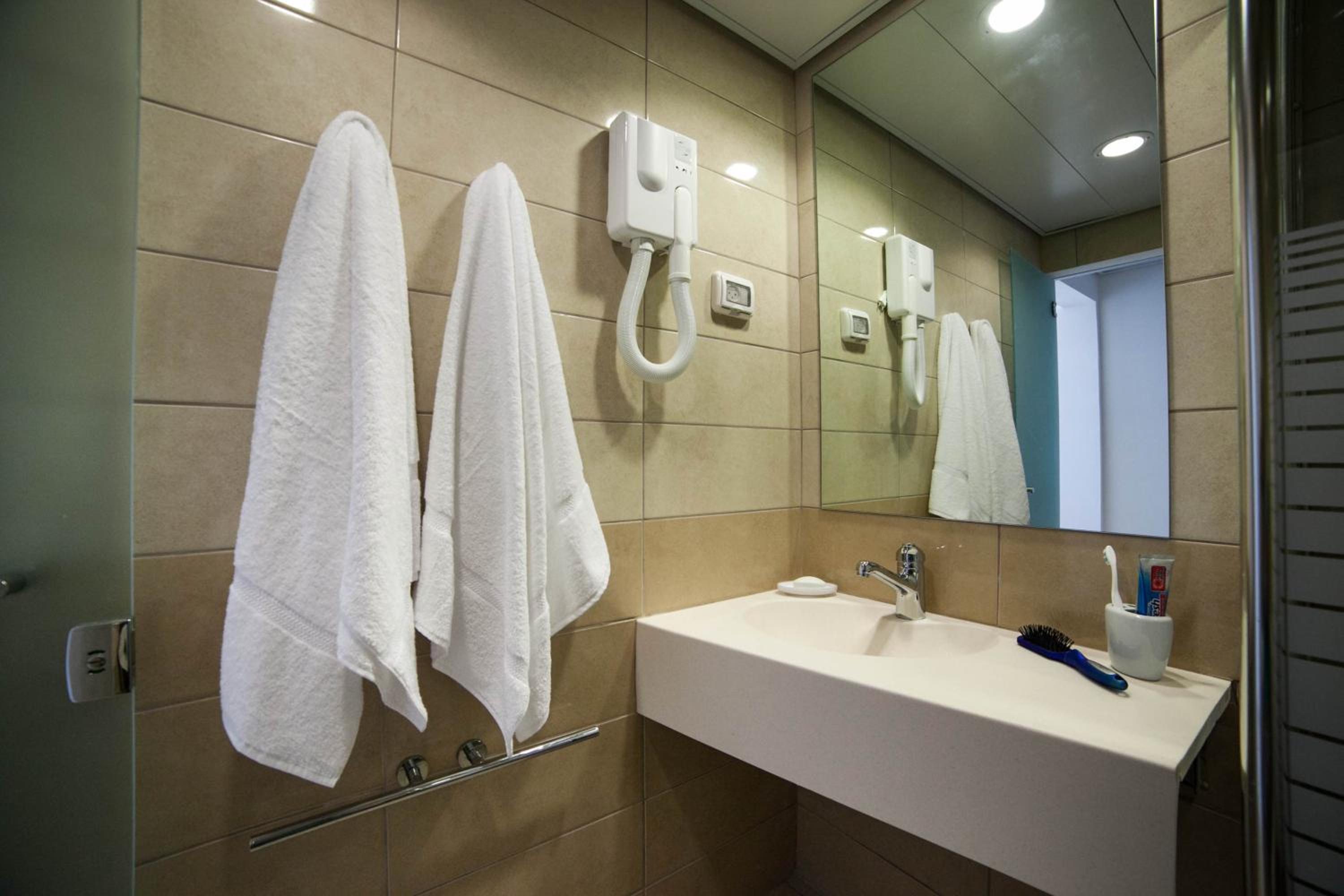Double or Twin Room with Garden View photo 3