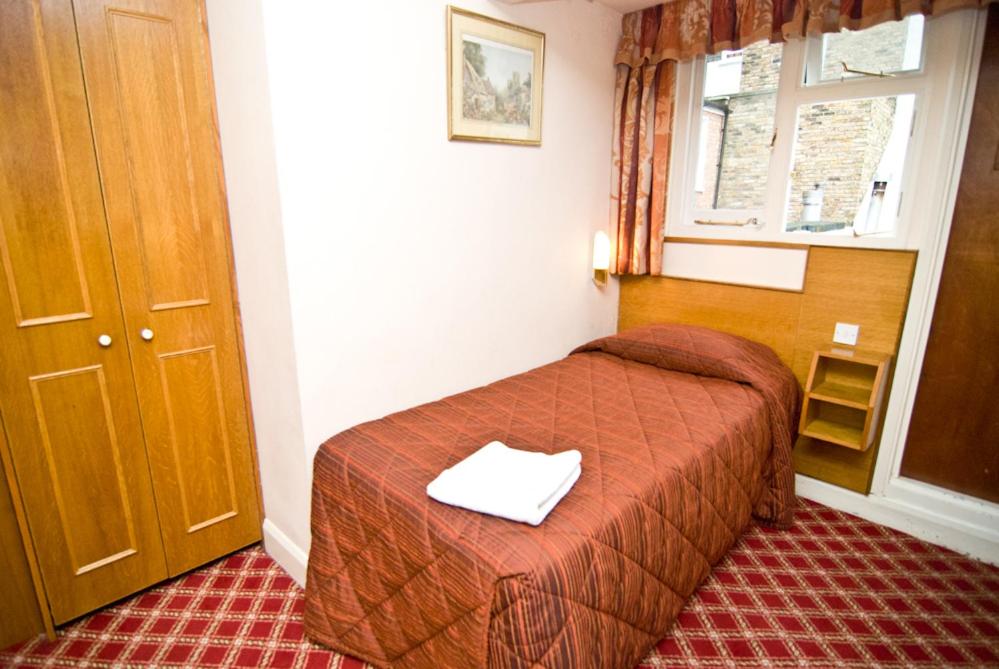 Single Room photo 2