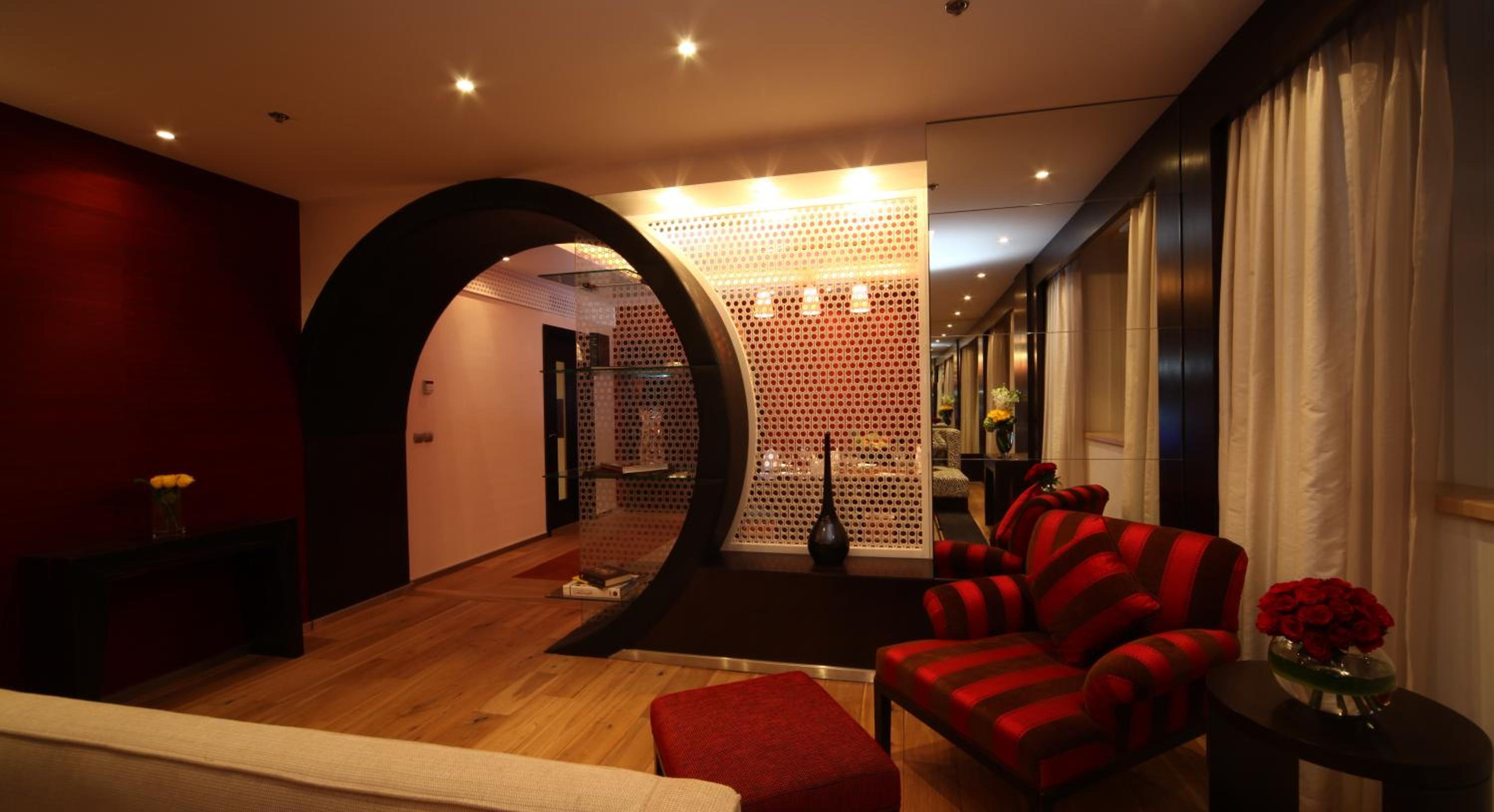 Royal Suite with Double Bed and Kitchen thumbnail 6