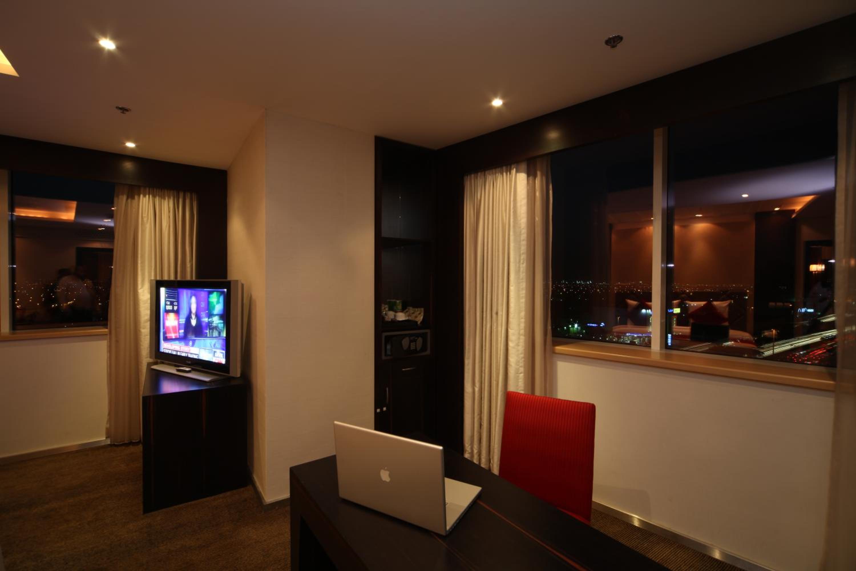 Royal Suite with Double Bed and Kitchen