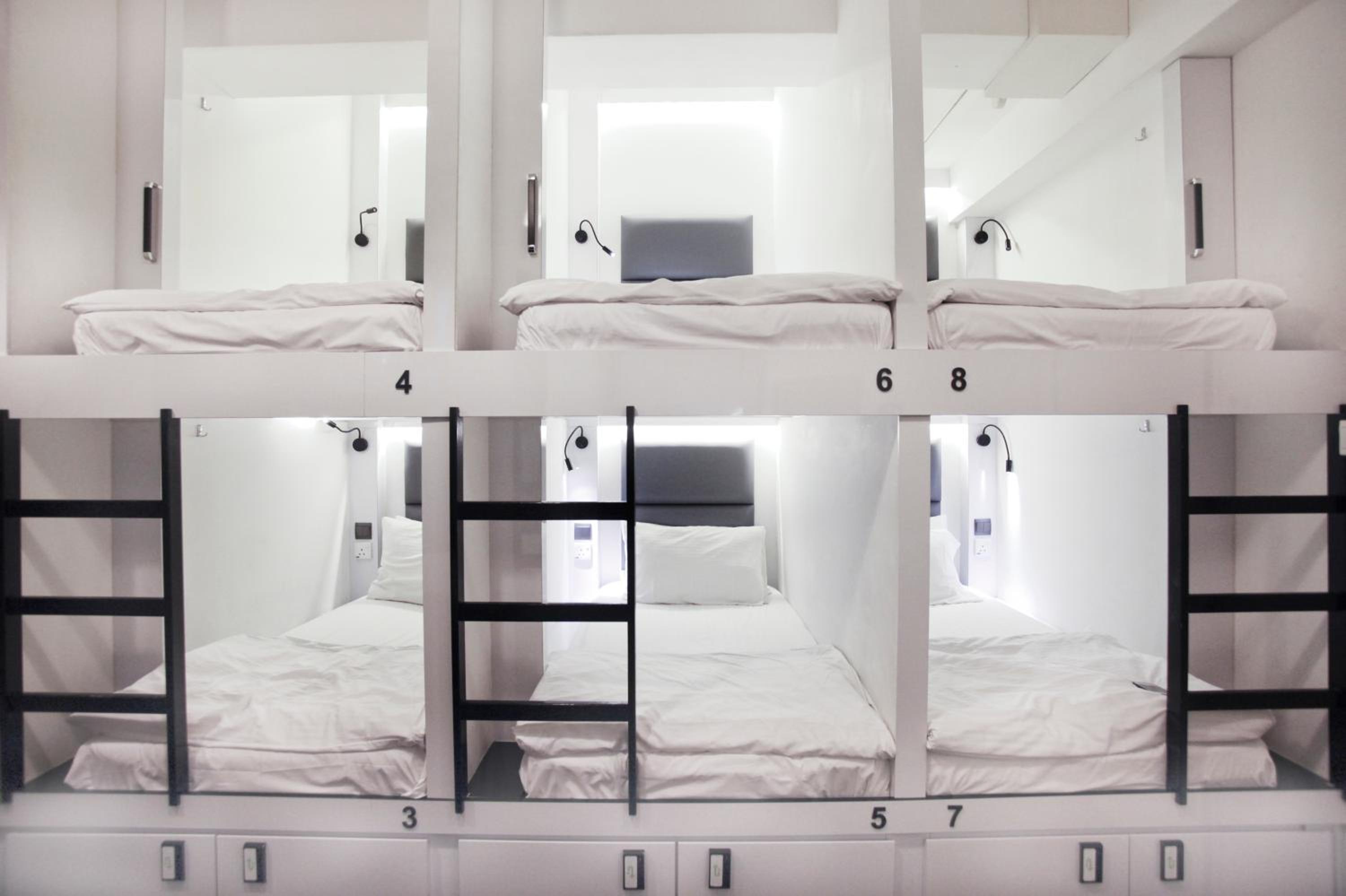 Private Room with 7 Single Pods photo 3
