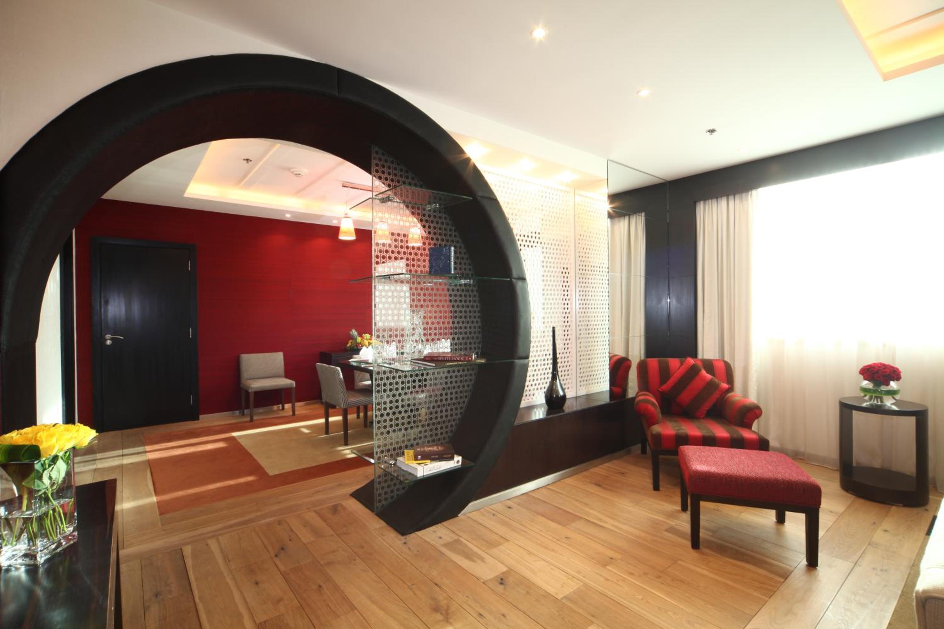 Royal Suite with Double Bed and Kitchen thumbnail 6