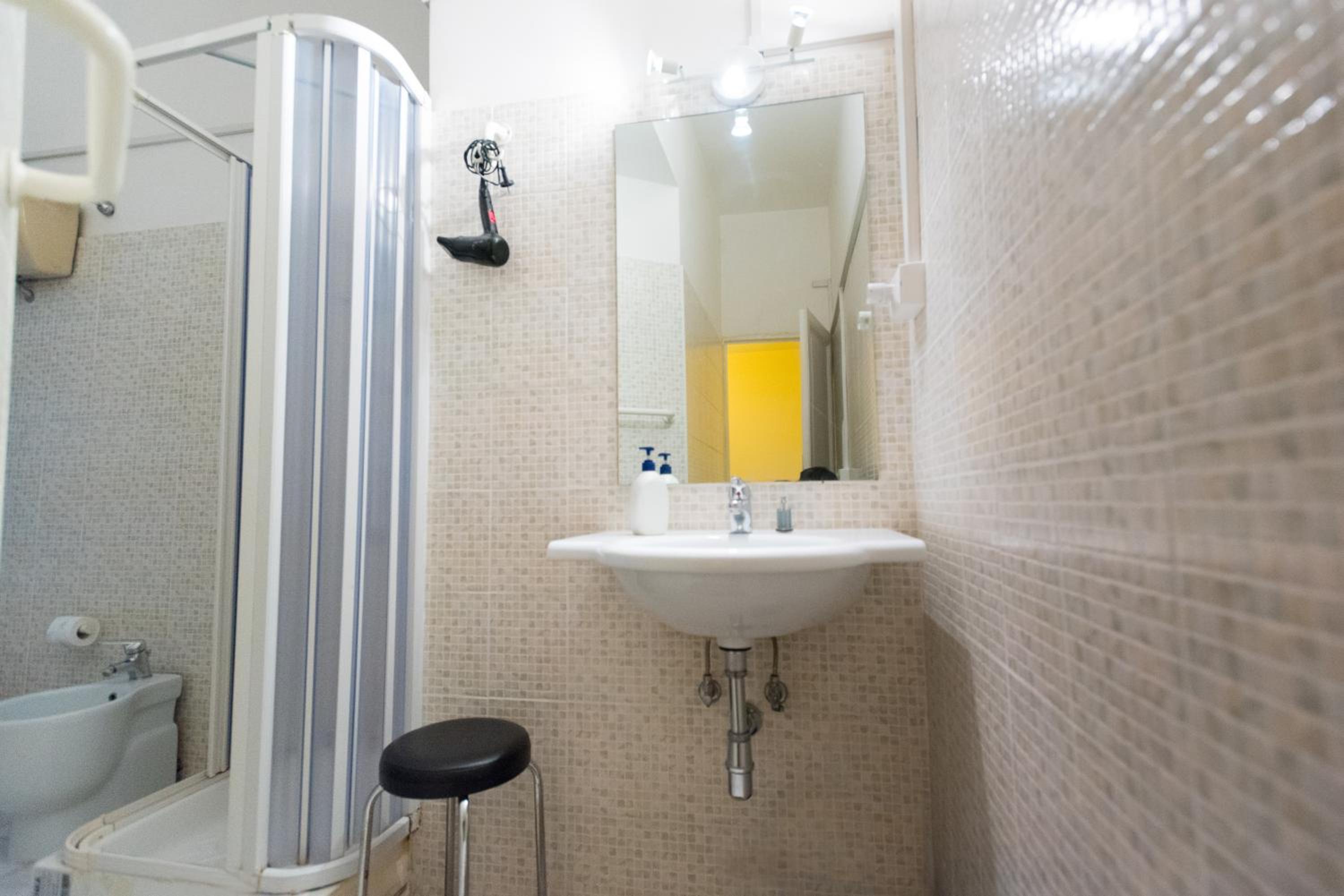 Budget Triple Room with Private External Bathroom photo 2