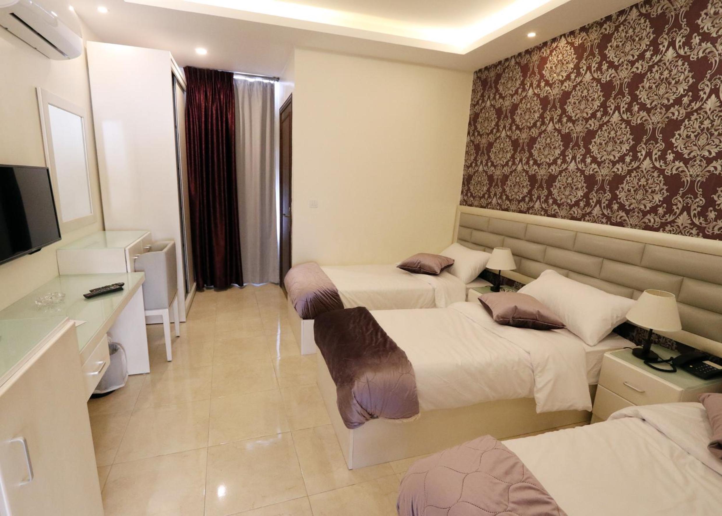Triple Room with Private Bathroom - Photo 3