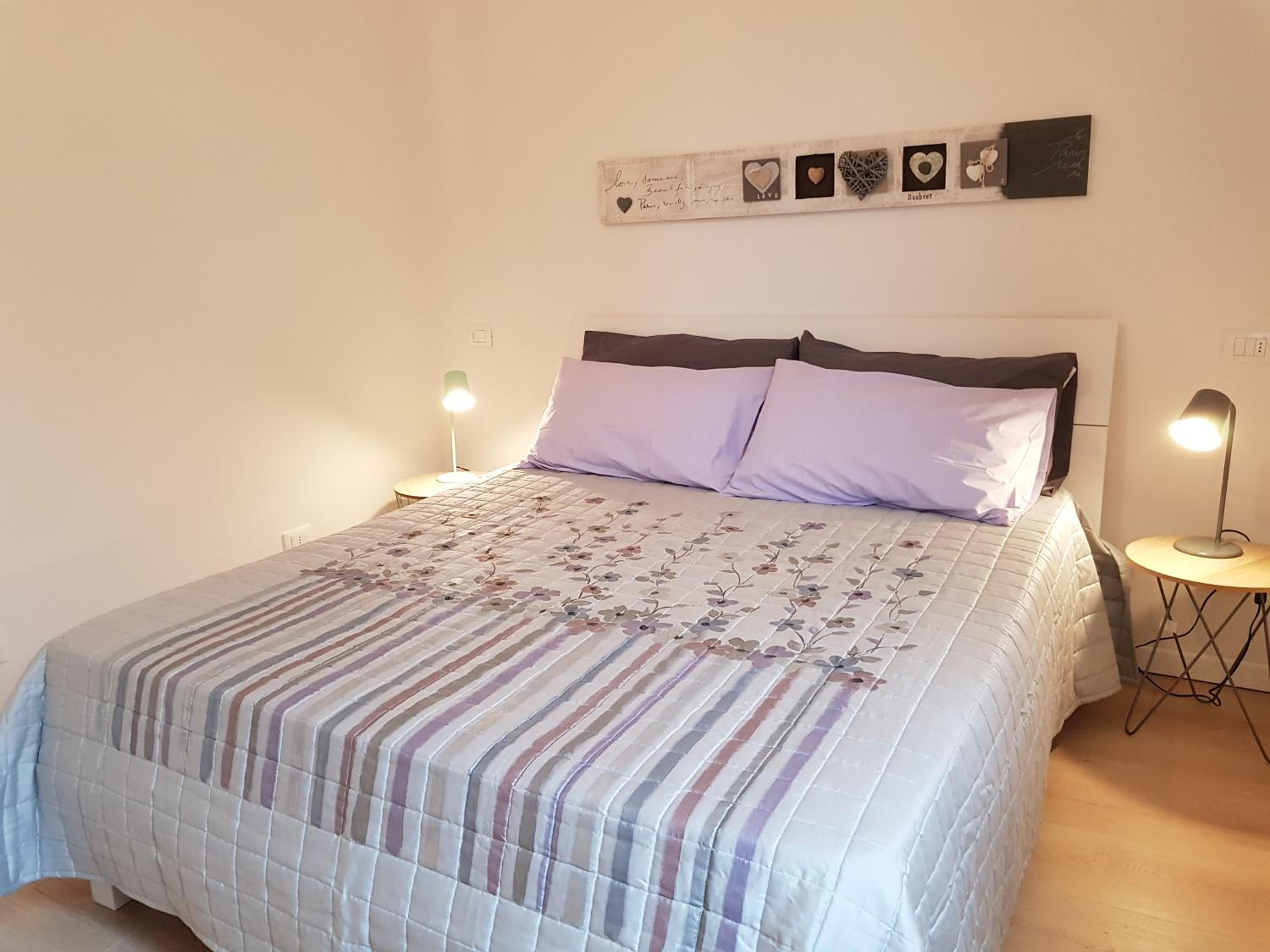 One-Bedroom Apartment - Photo 2
