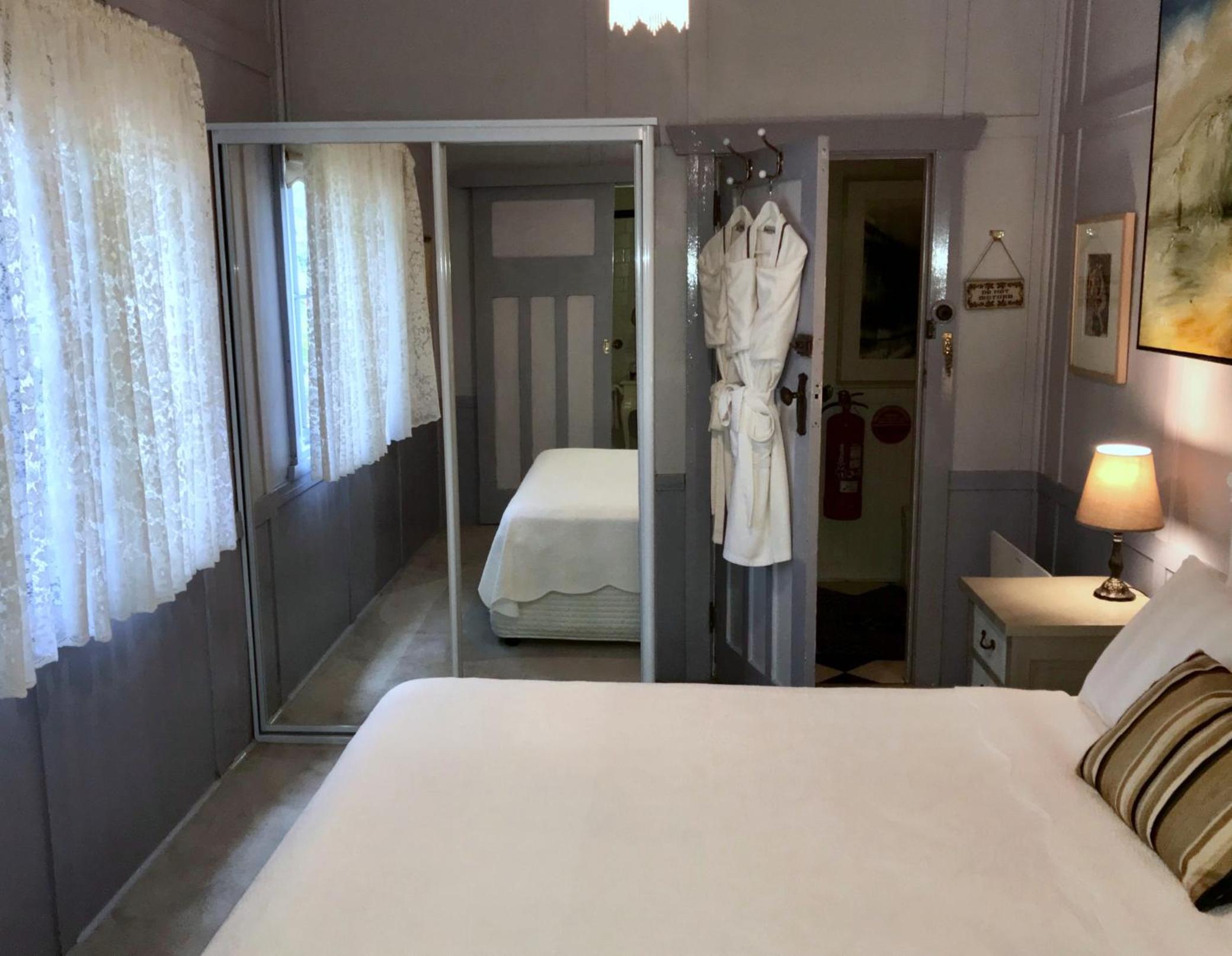 Small Queen Room - Adults Only photo 1
