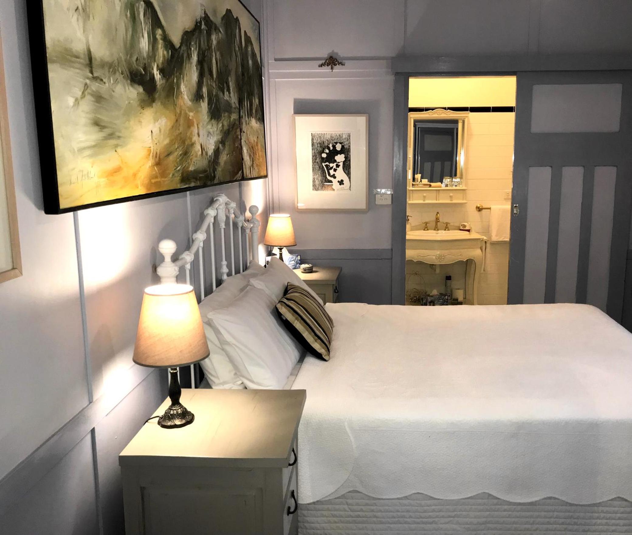 Small Queen Room - Adults Only photo 3