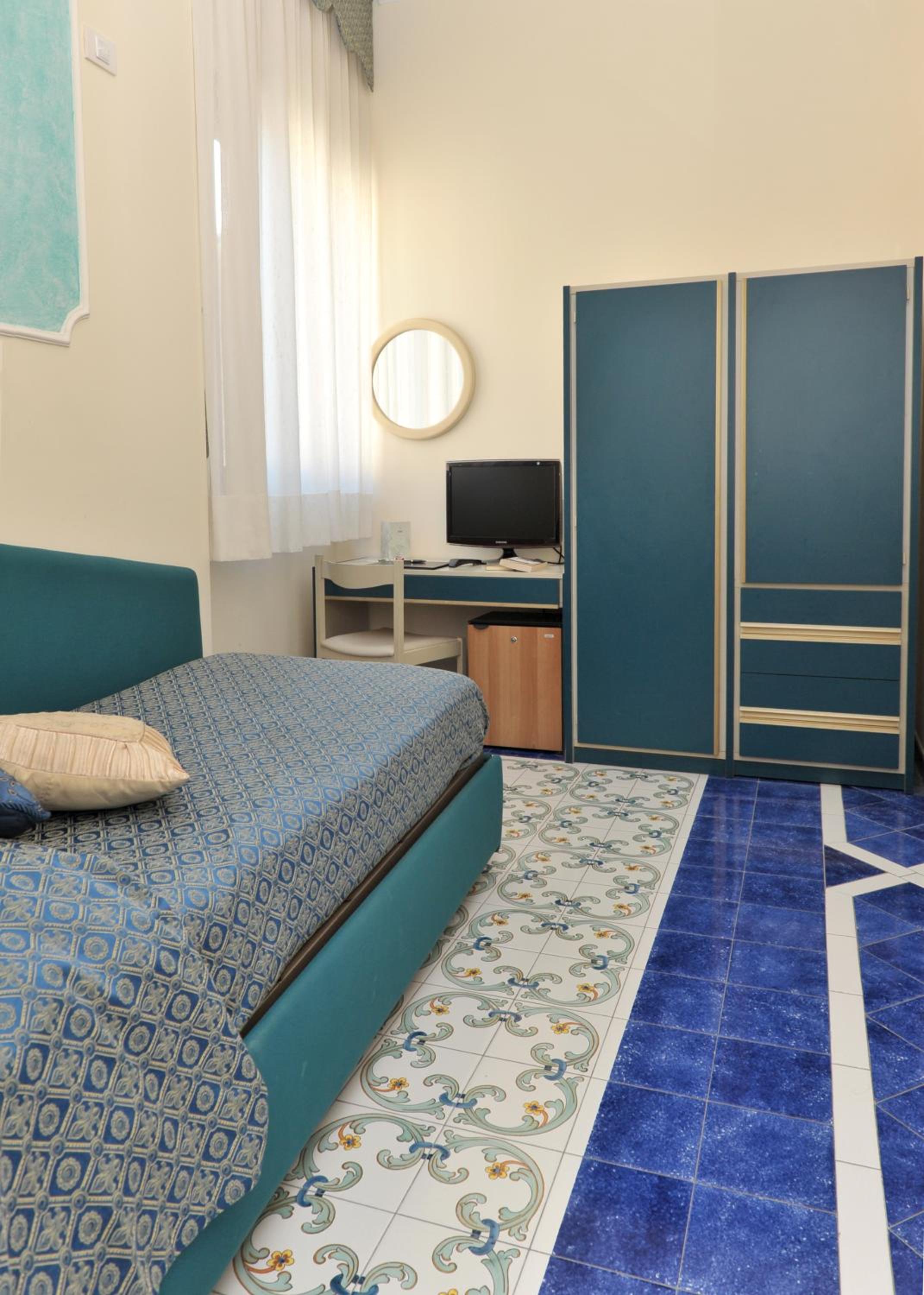 Single Room - Photo 3