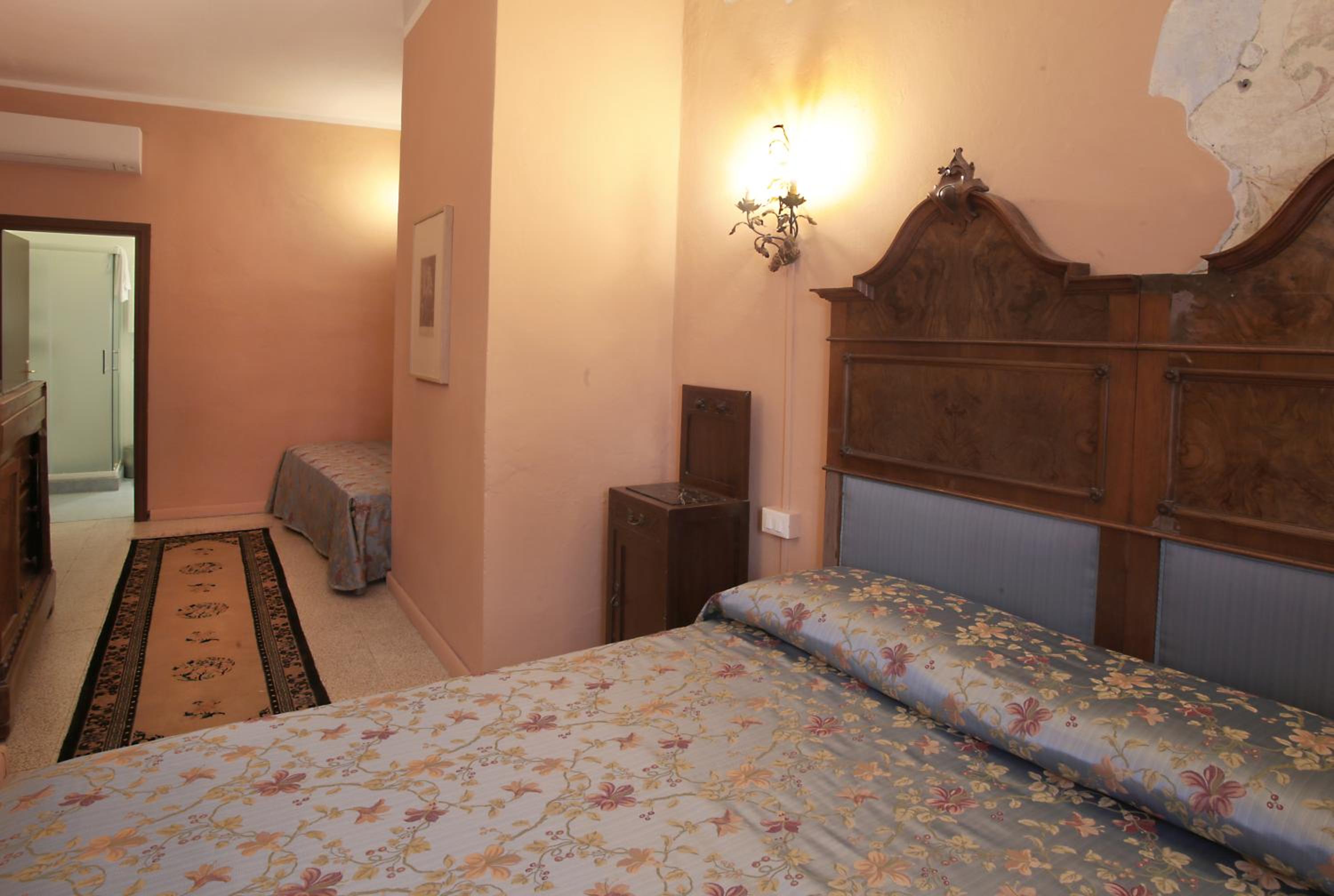 Queen Suite - Photo 4