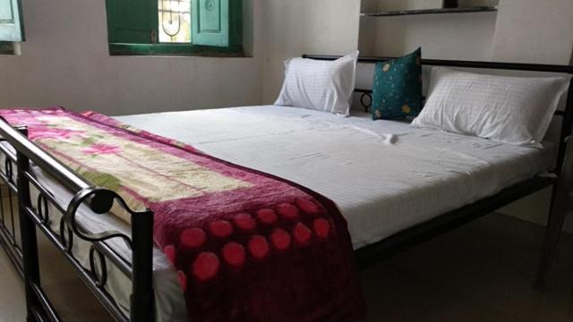 Budget Twin Room - Photo 1
