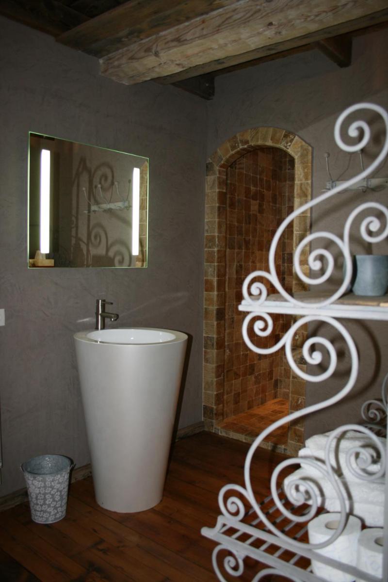 Deluxe Double Room with Shower photo 2