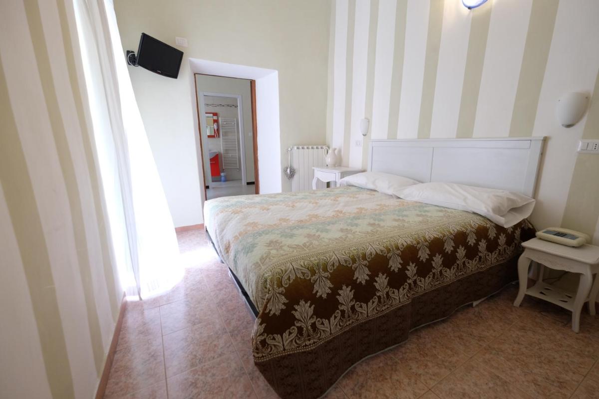 Triple Room with Terrace photo 3