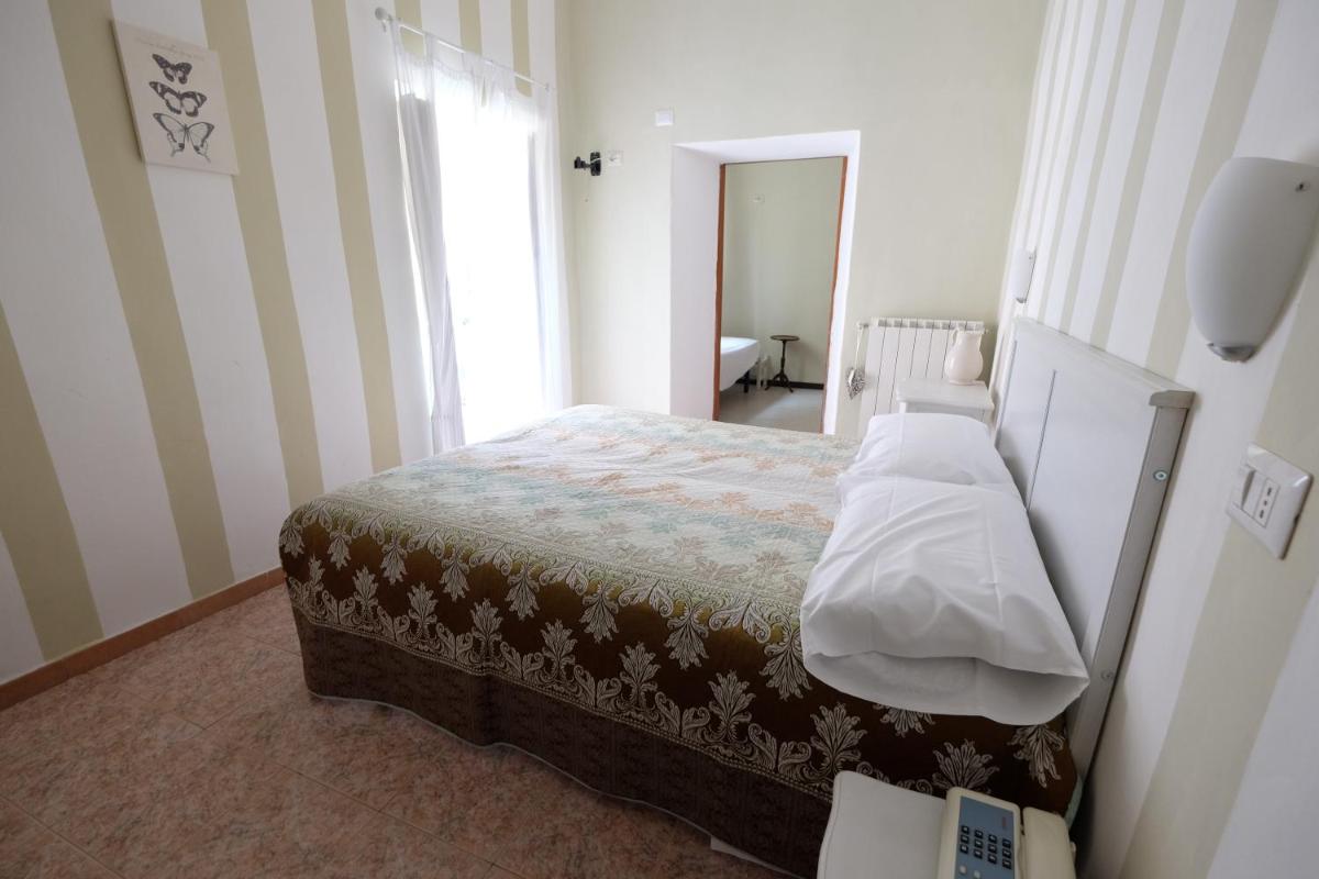 Triple Room with Terrace photo 1