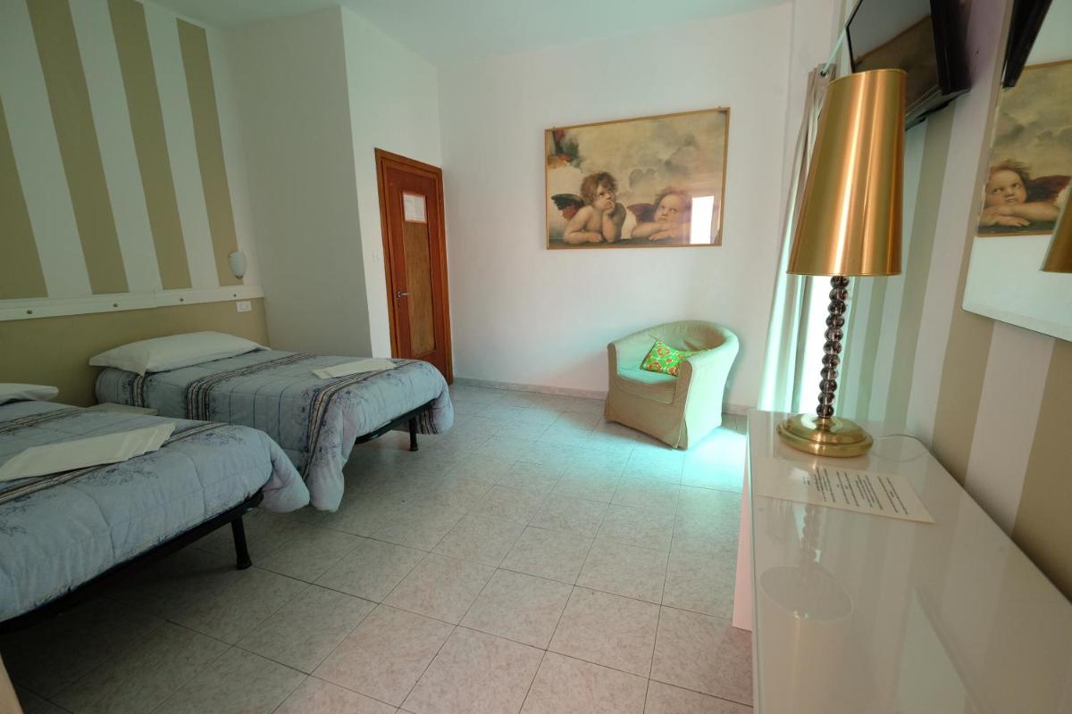 Triple Room with Terrace photo 2