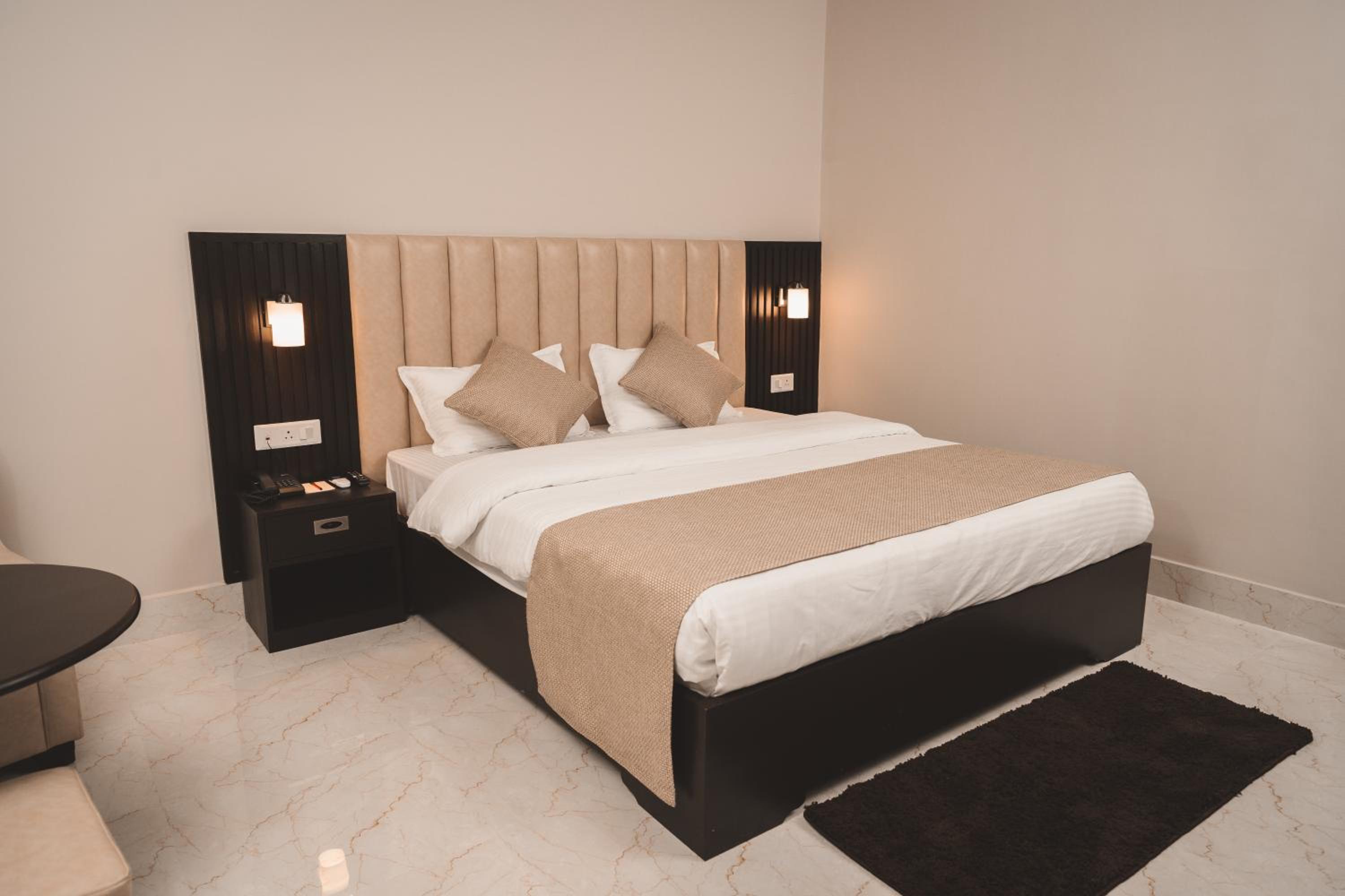 Deluxe King Room photo 1