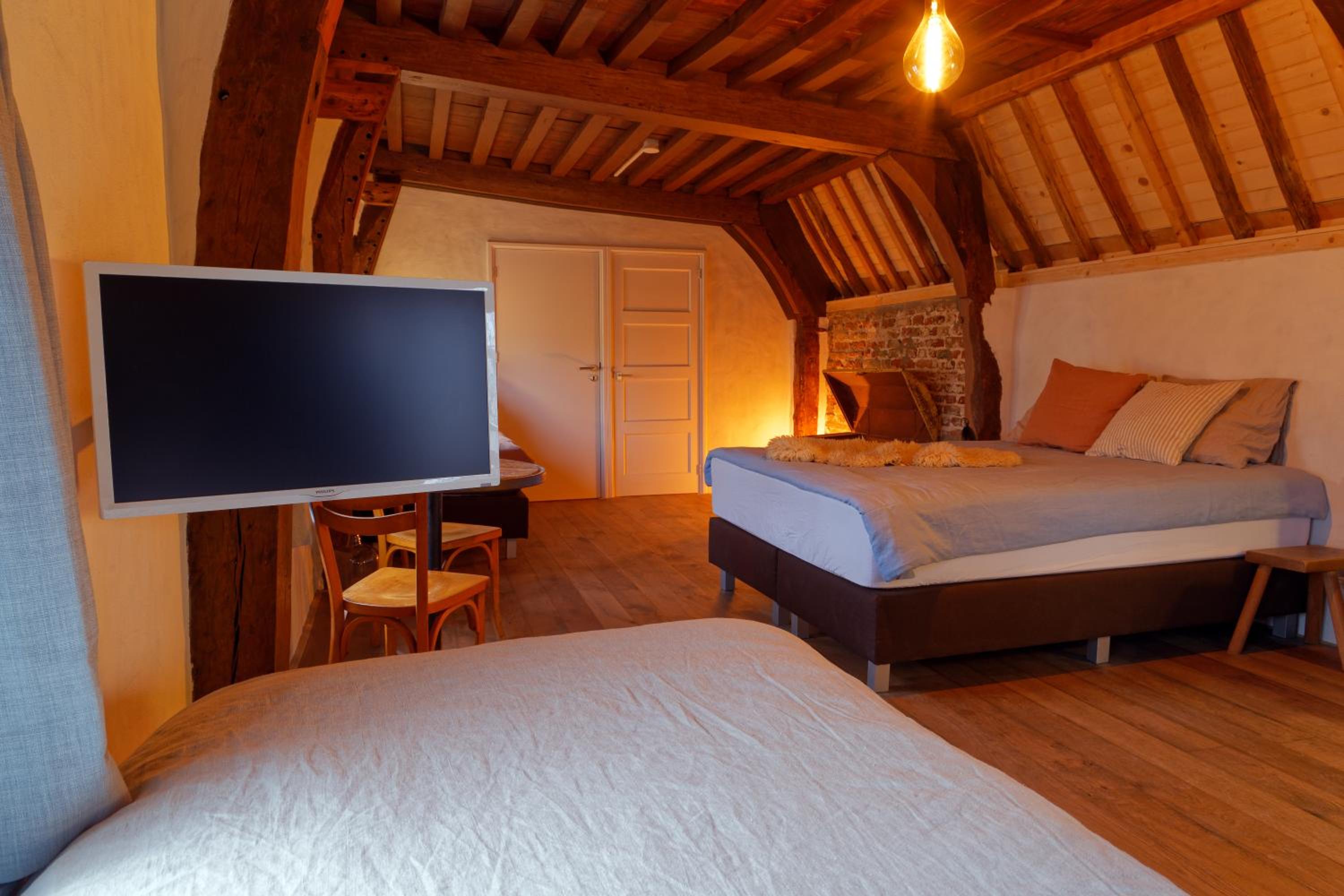 Quadruple Room with Private Bathroom photo 1