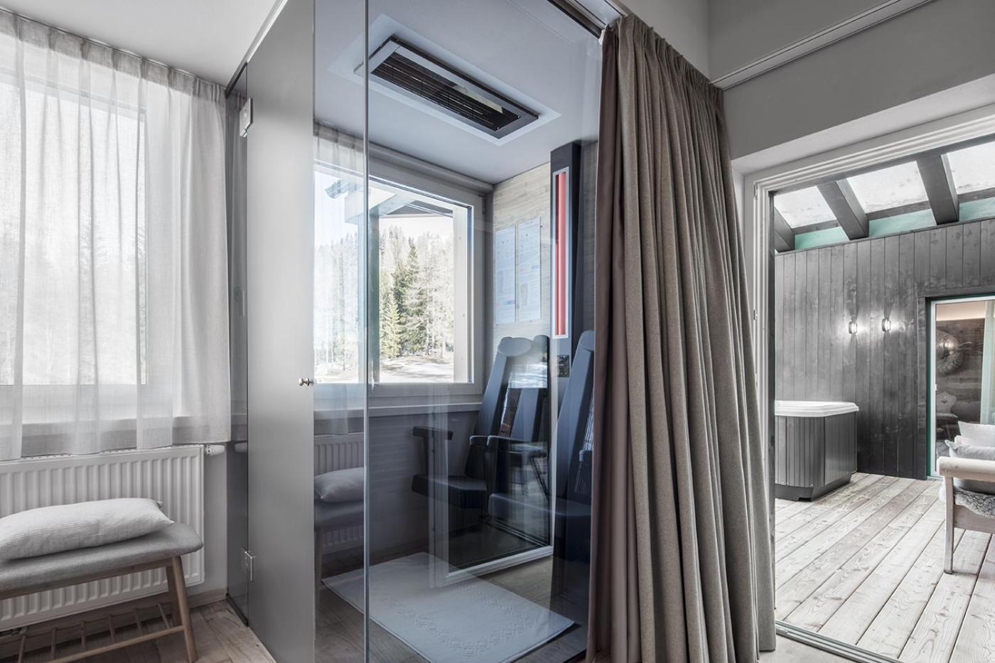 Deluxe Suite with Spa Bath photo 2