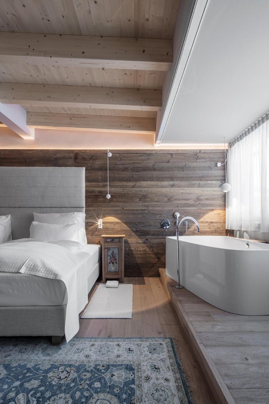 Deluxe Suite with Spa Bath photo 3