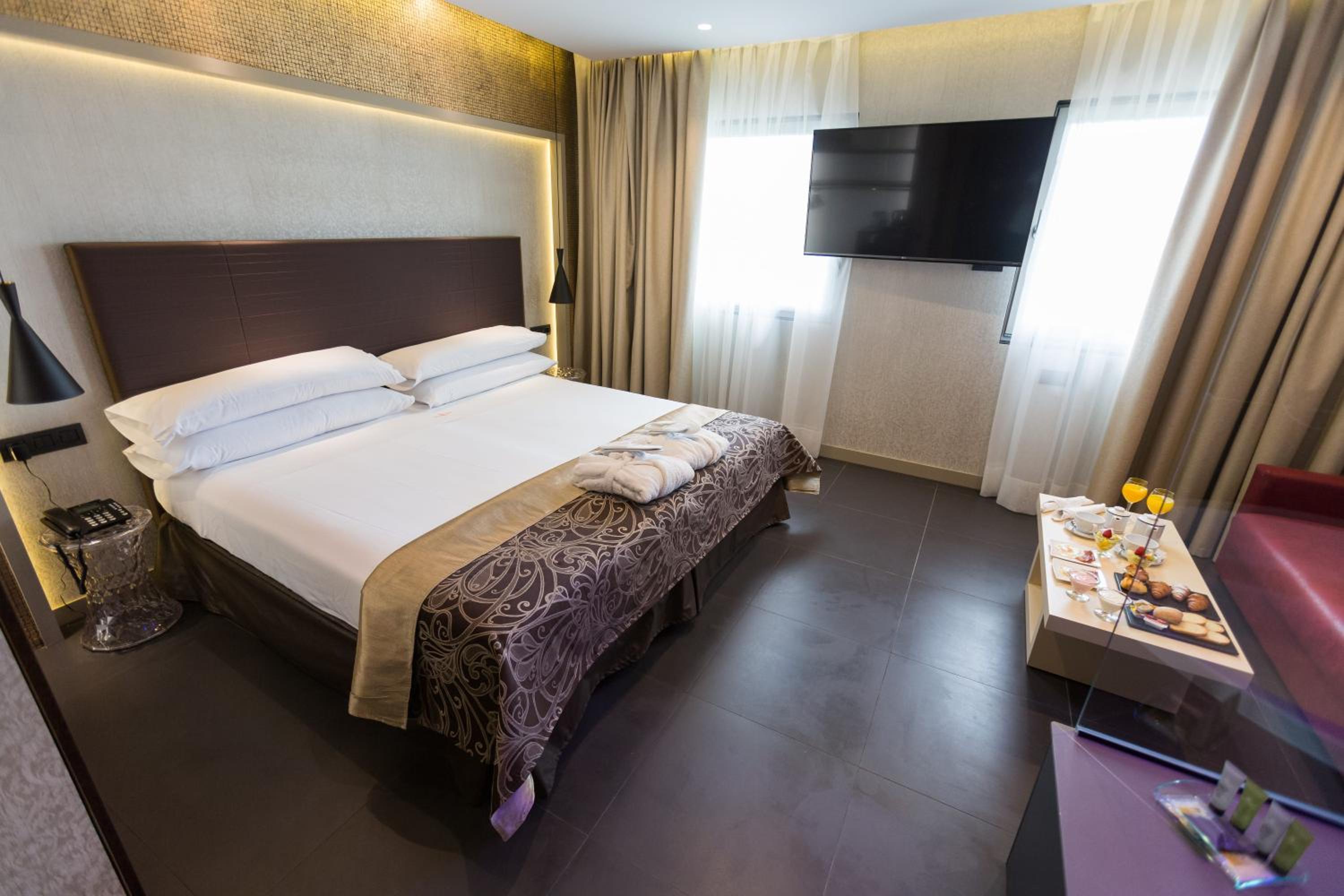 Junior Suite (2 Adults + 2 Children) - Photo 4