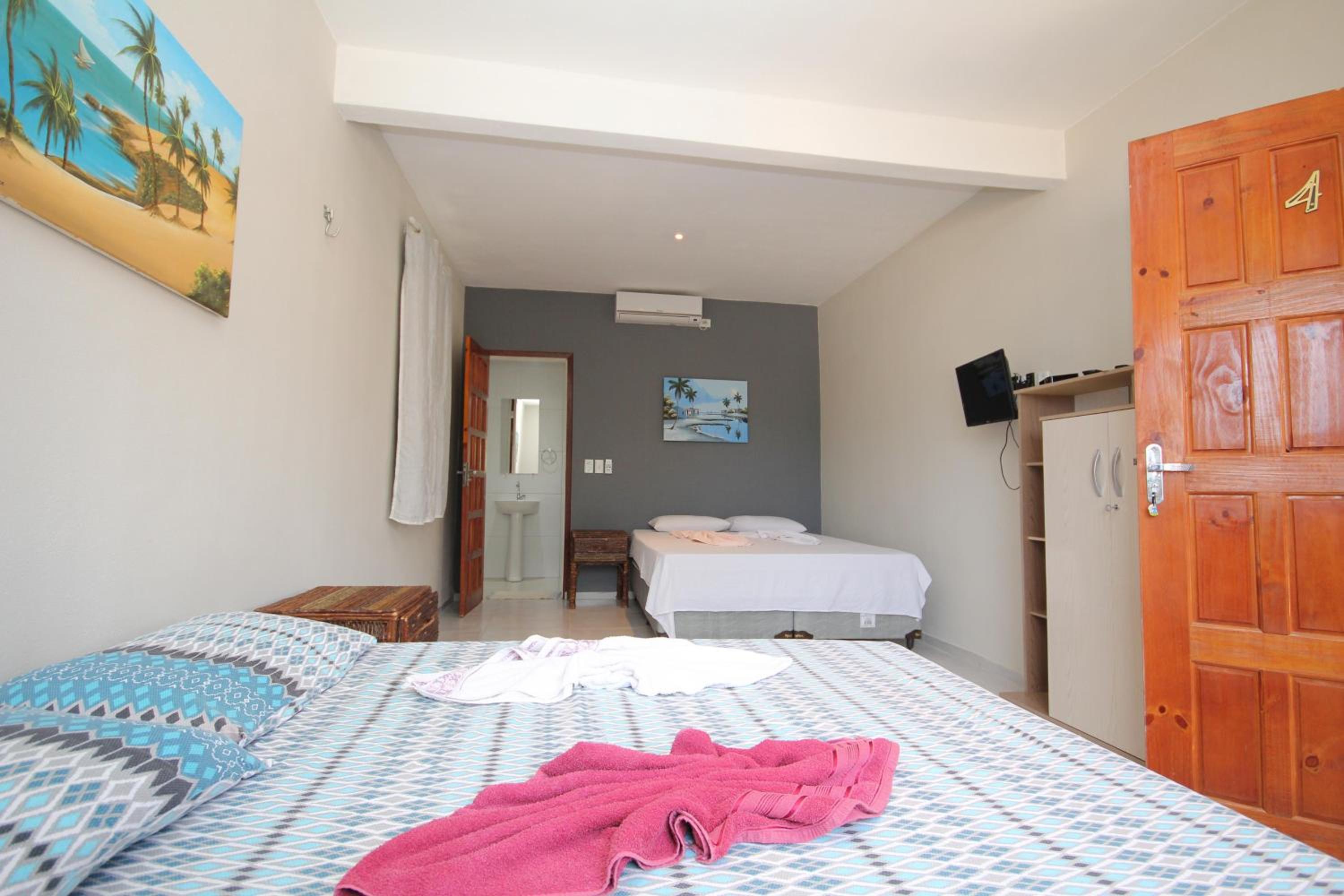 Quadruple Room with Private Bathroom photo 1
