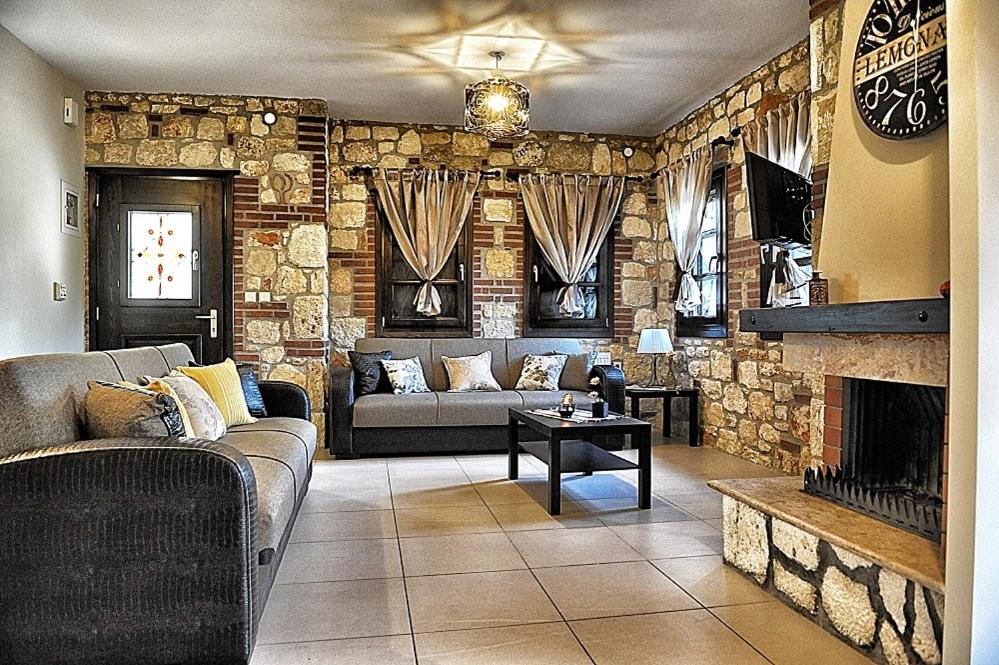 Villa photo 3