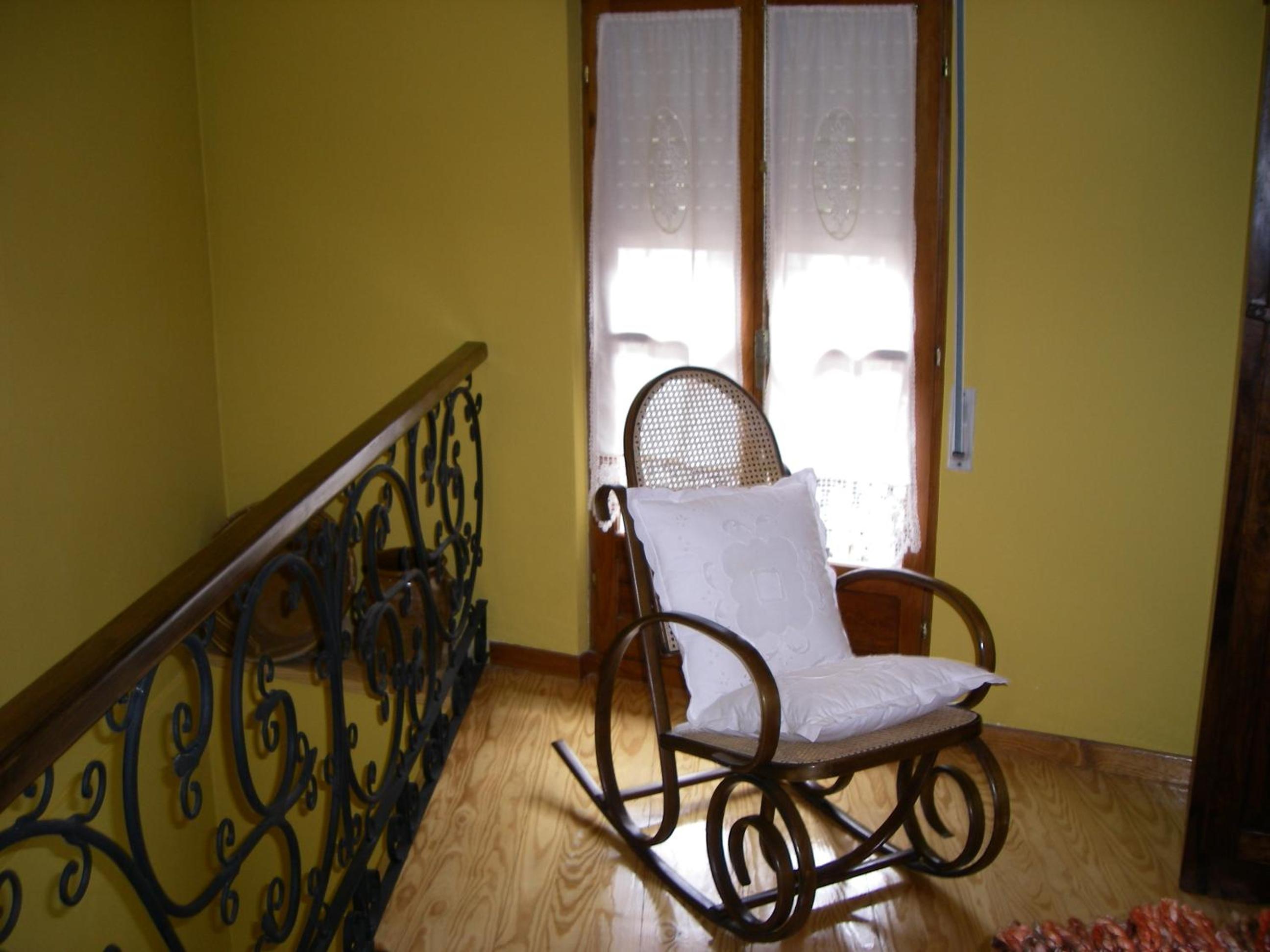 One-Bedroom Apartment - Photo 4