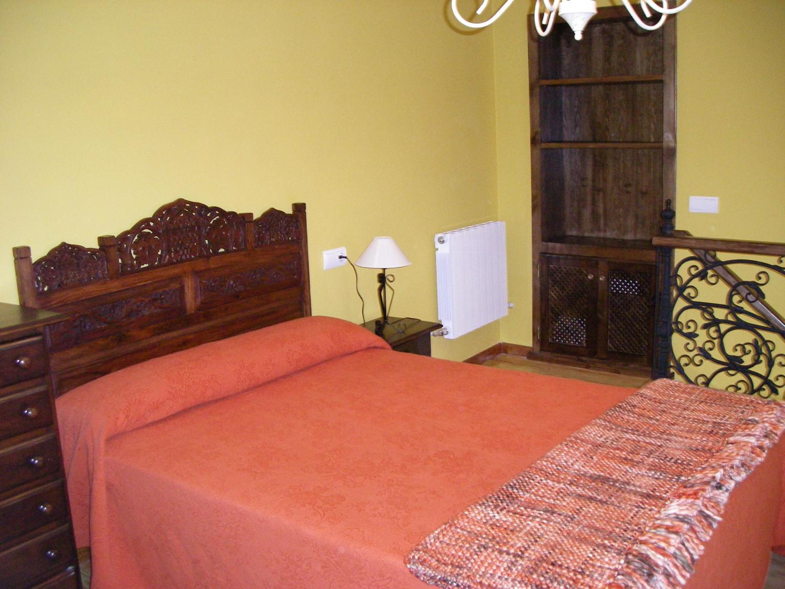 One-Bedroom Apartment - Photo 1