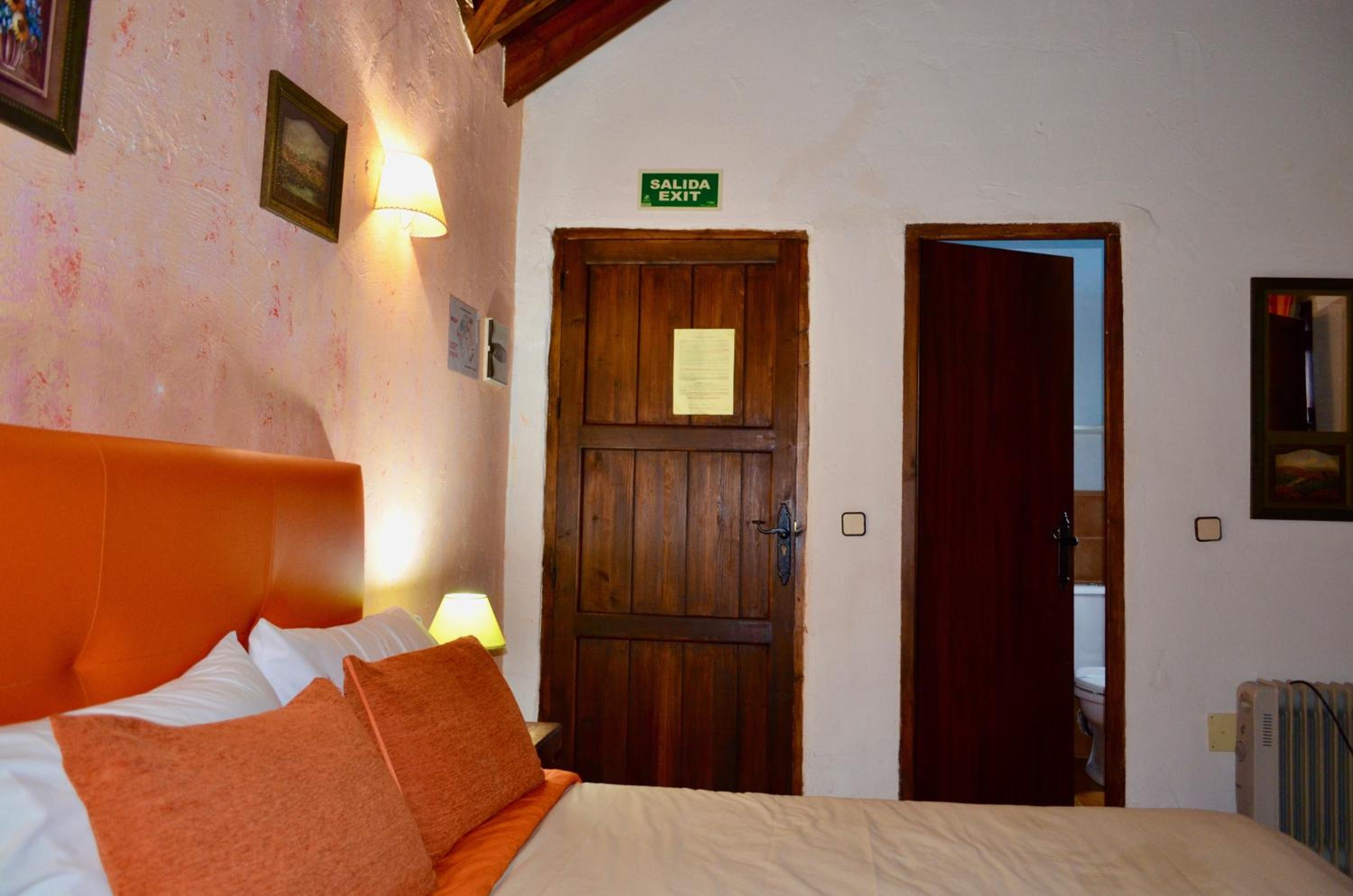 Double or Twin Room - Photo 2