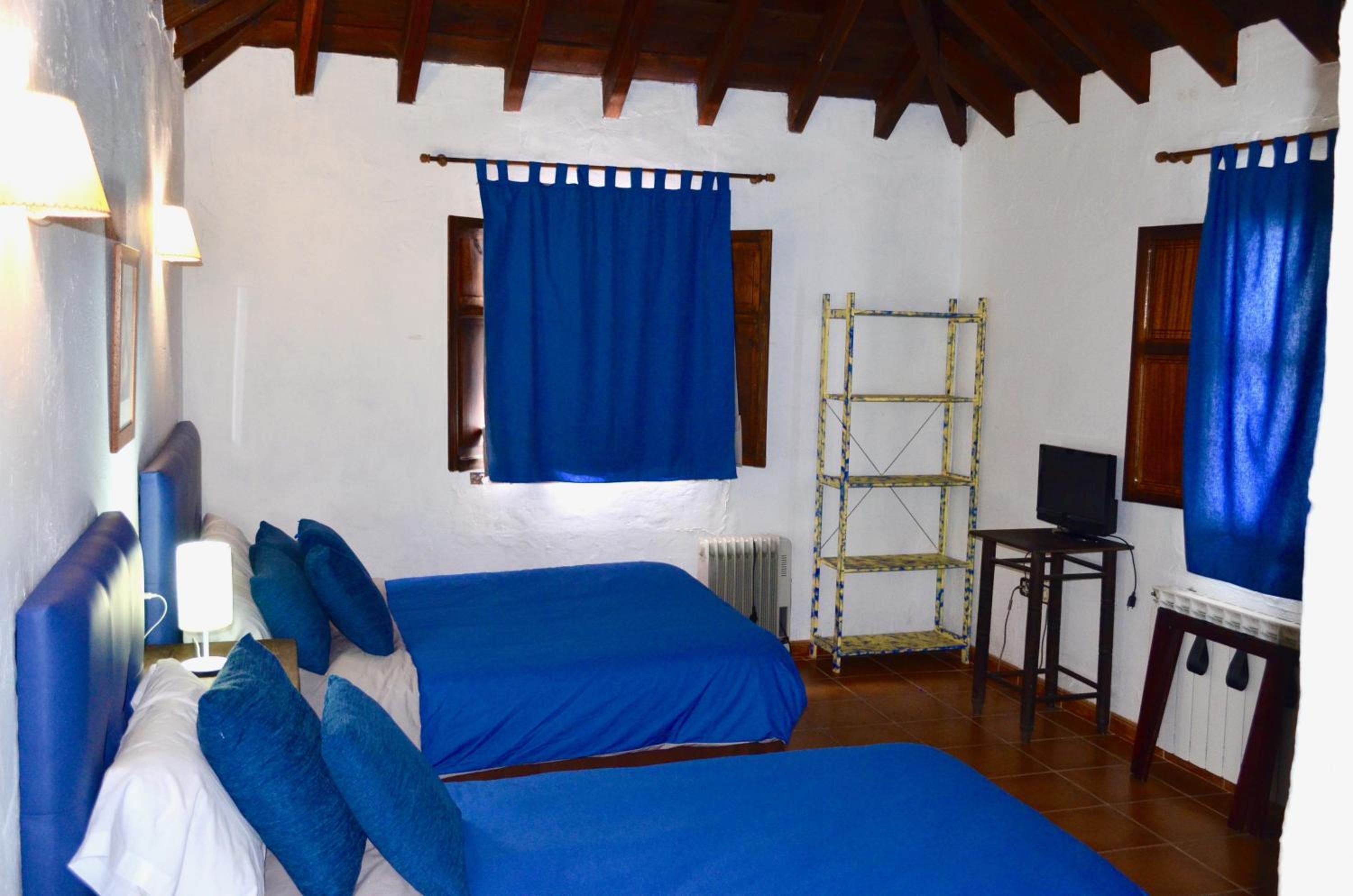 Double or Twin Room - Photo 3