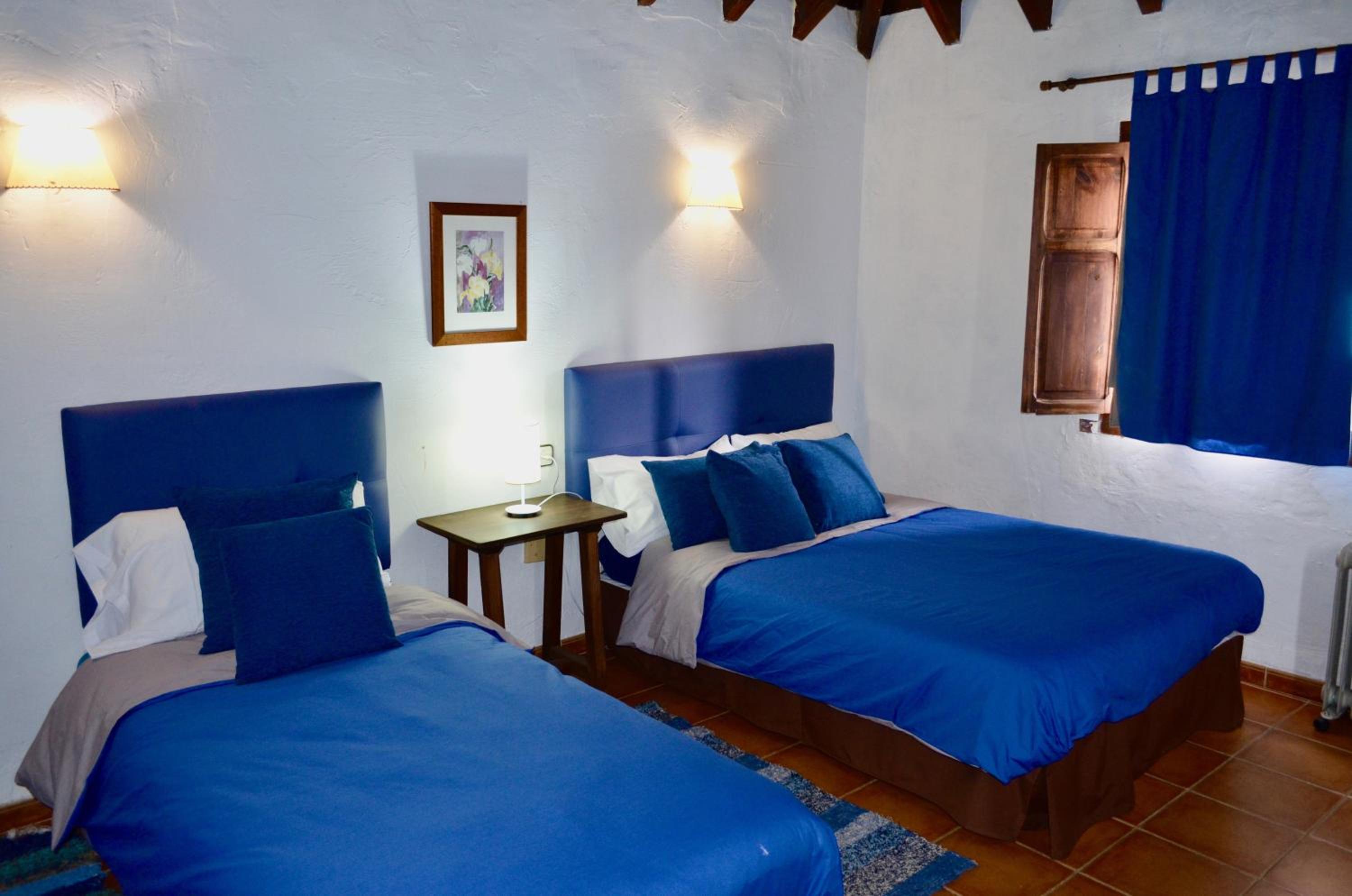 Double or Twin Room - Photo 4