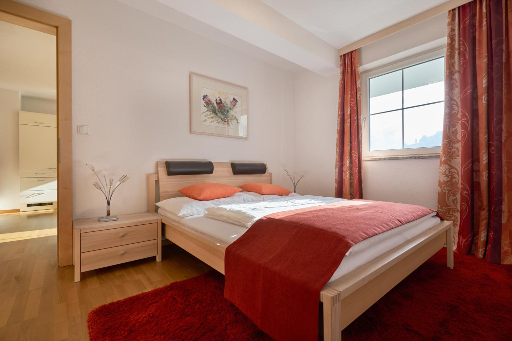 Deluxe Two-Bedroom Apartment with Balcony photo 3