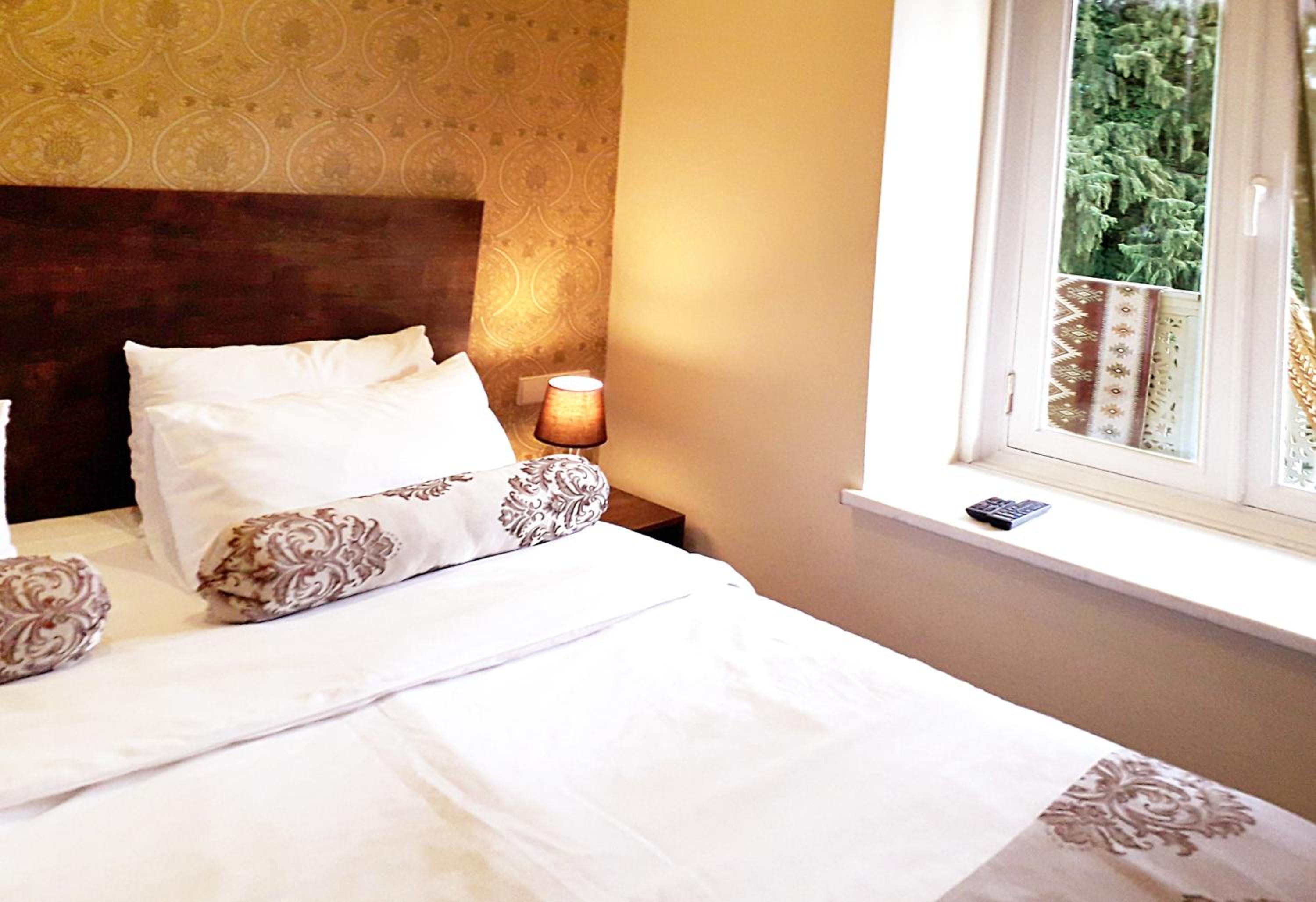 Standard Queen Room - Photo 21