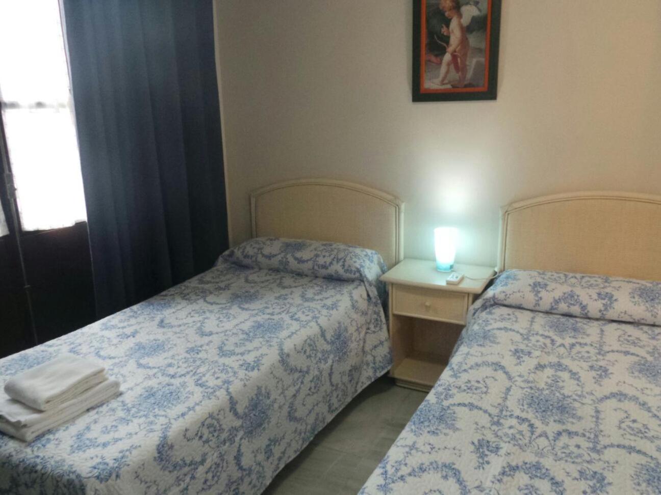 Three-Bedroom Apartment with Balcony - Photo 17
