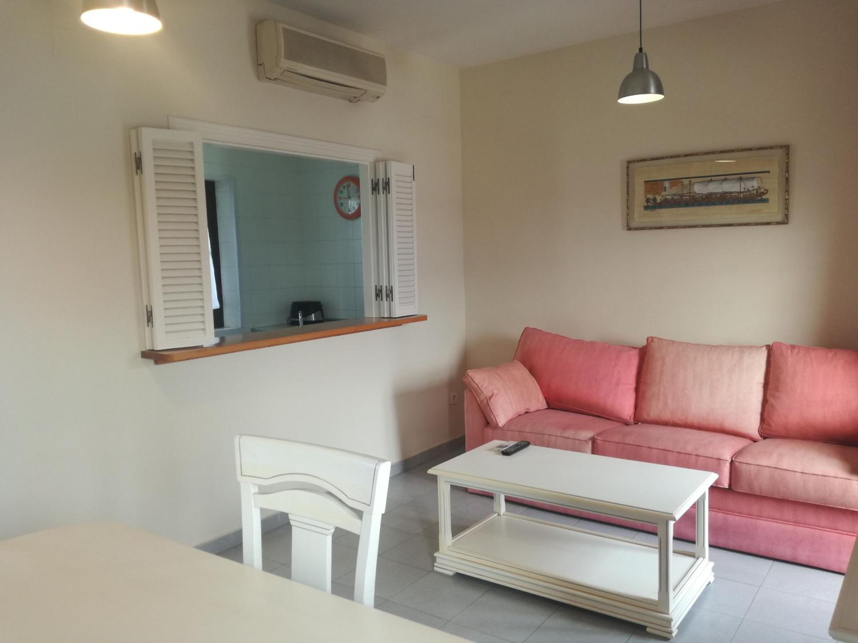 One-Bedroom Apartment - Photo 3