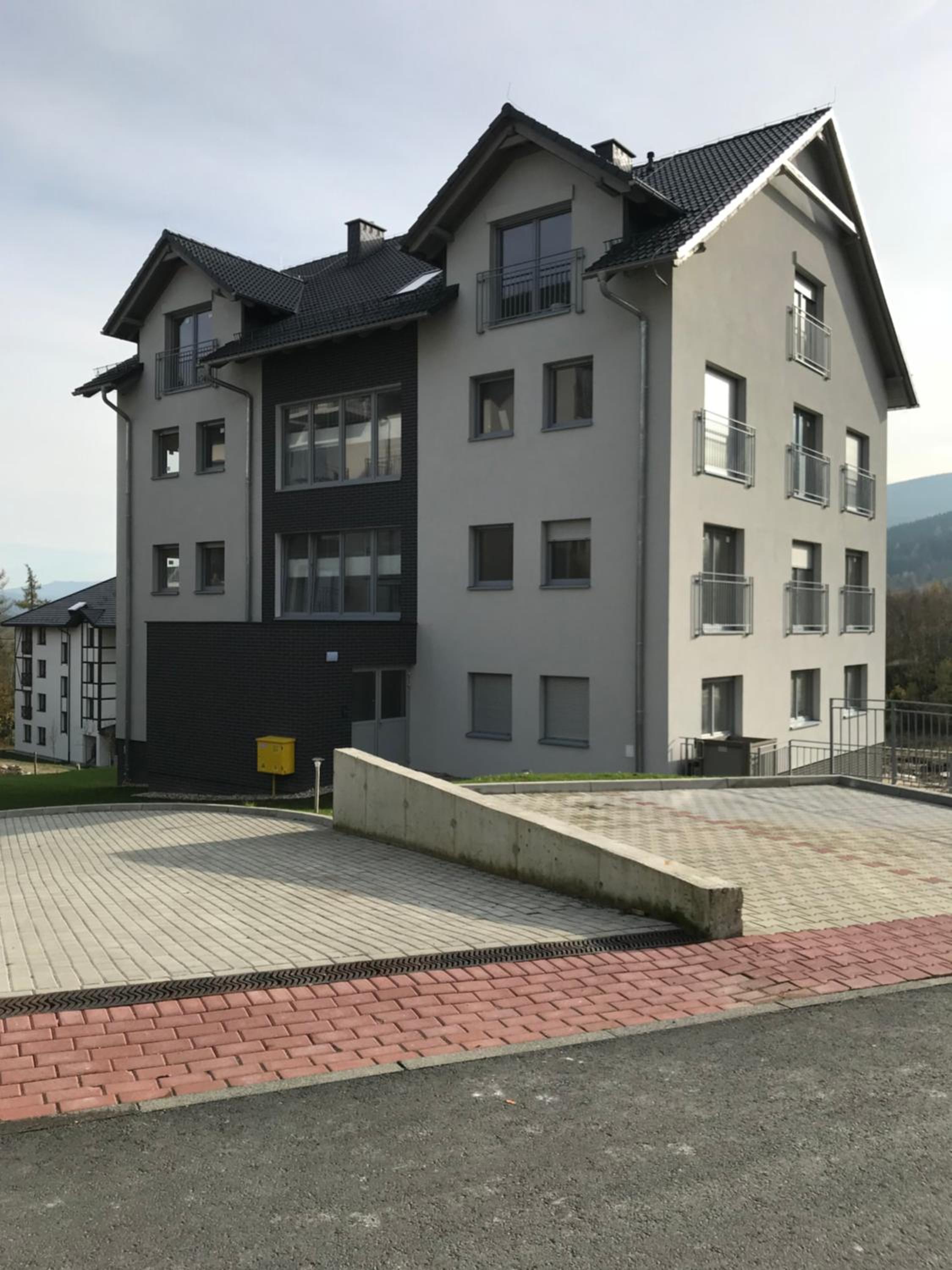 Apartment with Mountain View photo 3