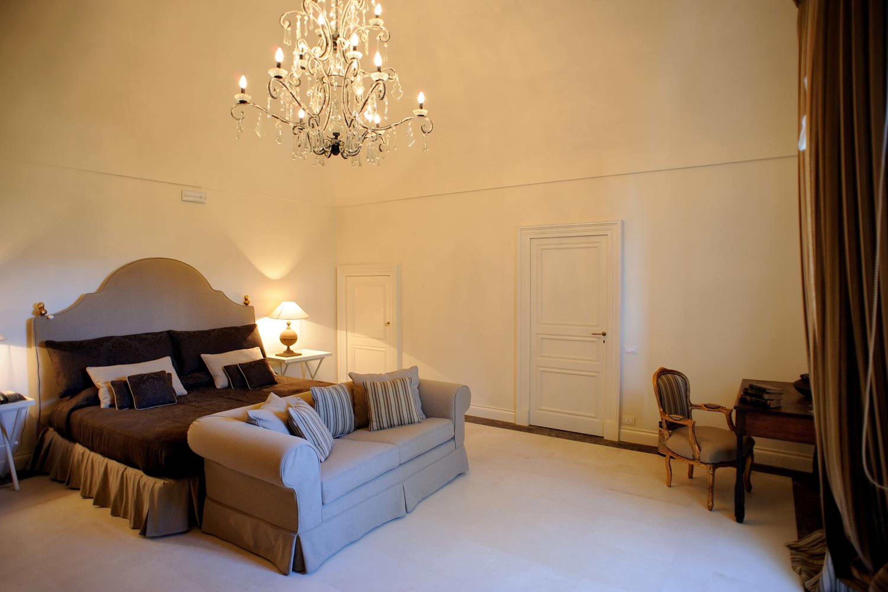 Deluxe Room - Photo 7