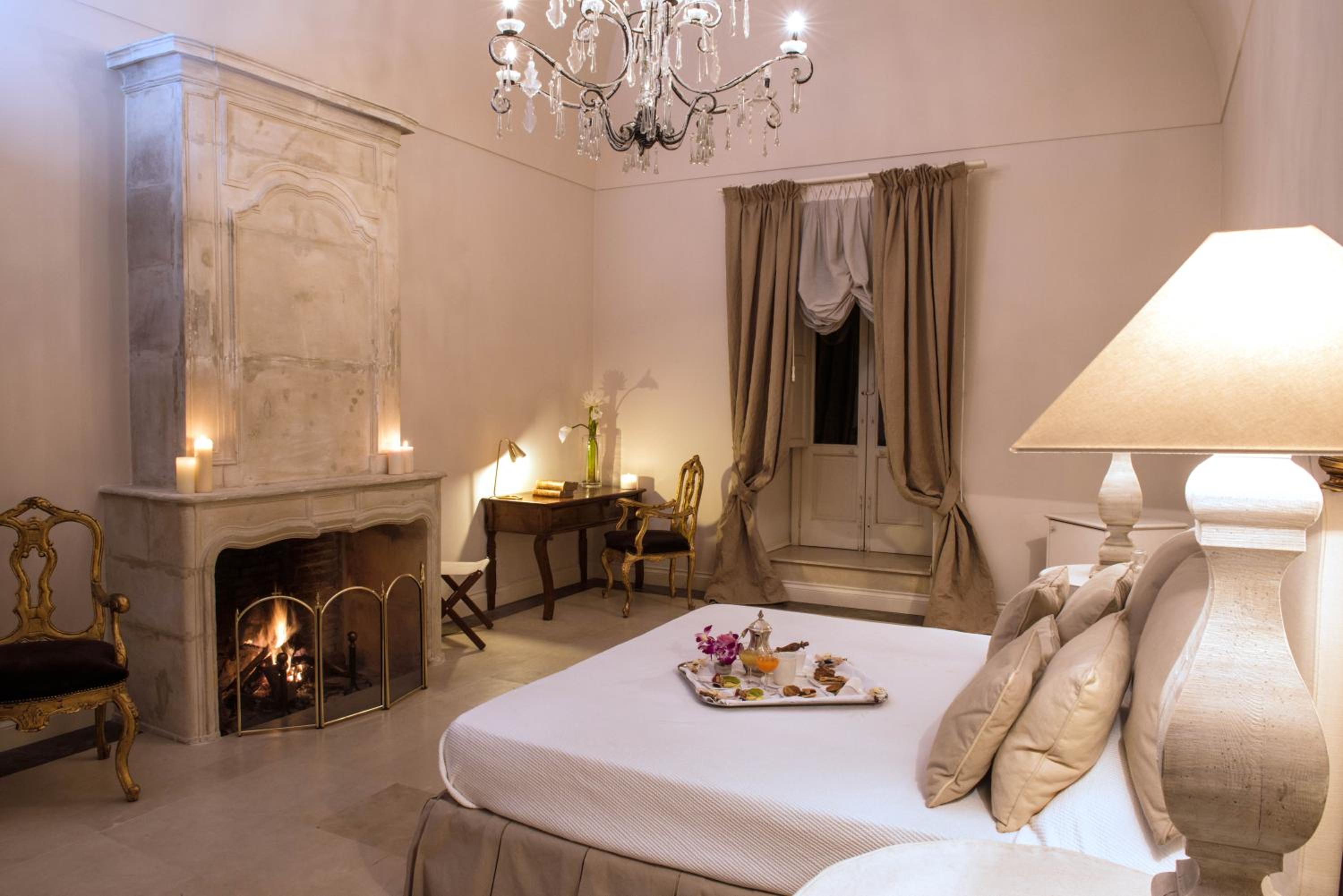 Deluxe Room - Photo 8