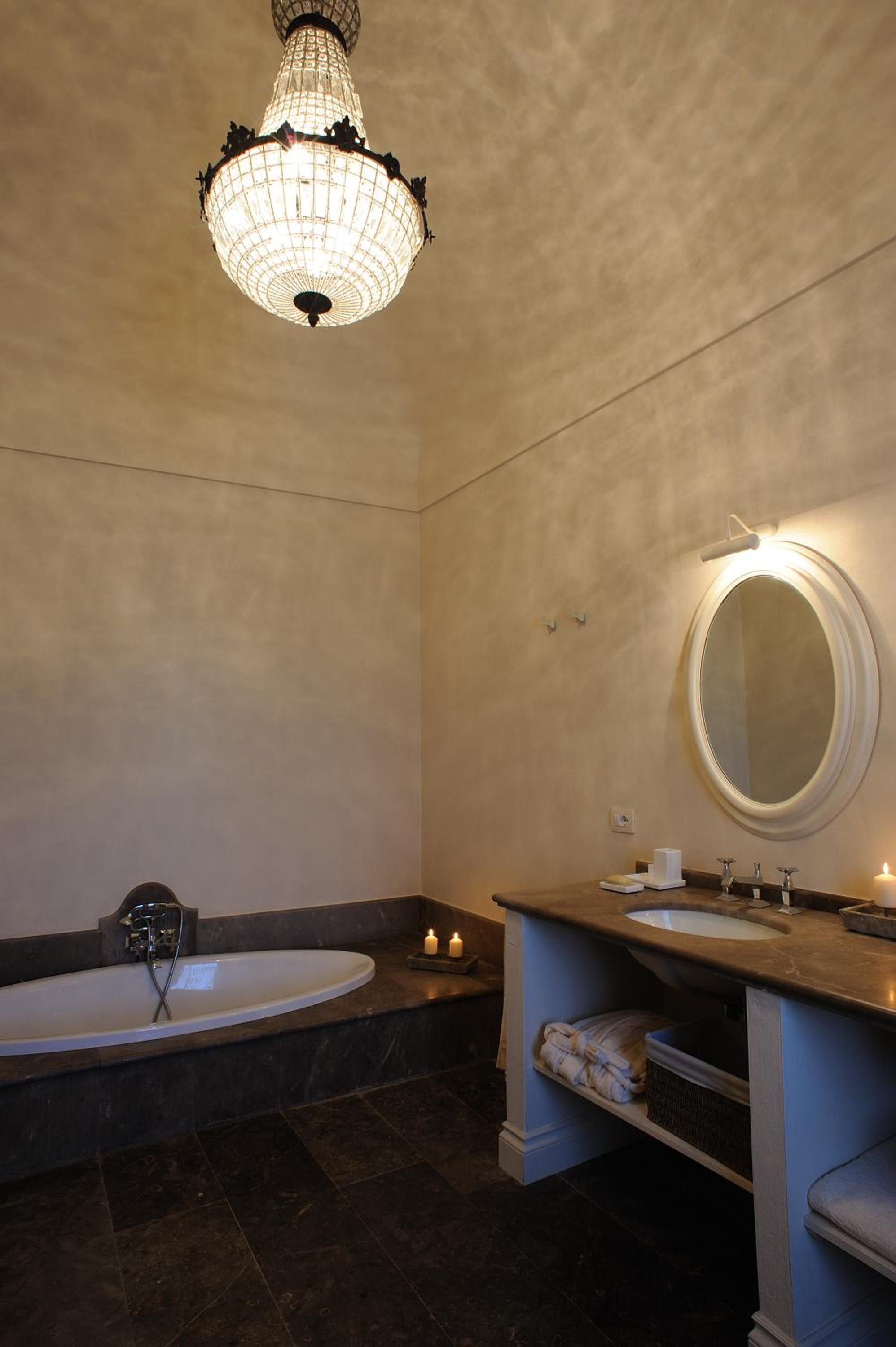 Deluxe Room - Photo 5