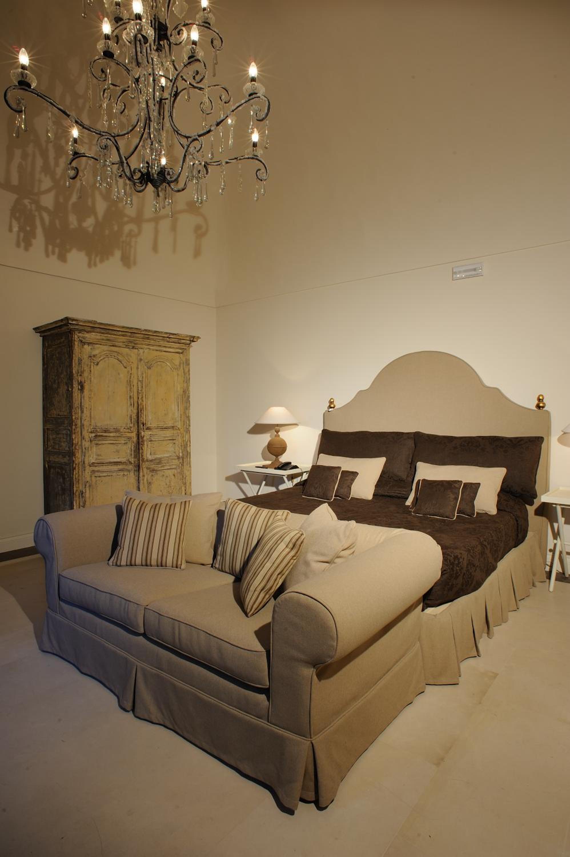 Deluxe Room - Photo 2