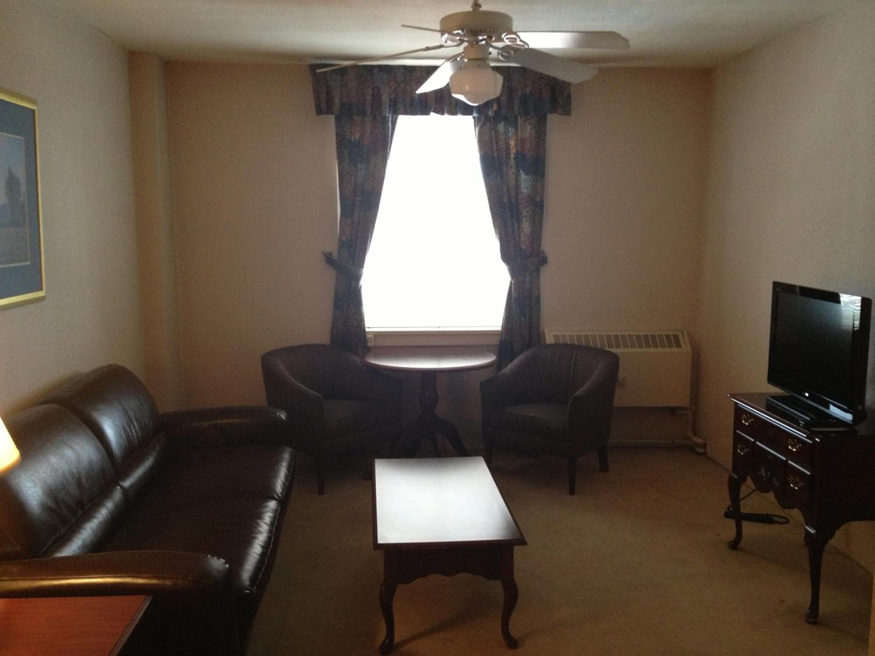 Queen Suite with Sofa Bed - Non-Smoking photo 1