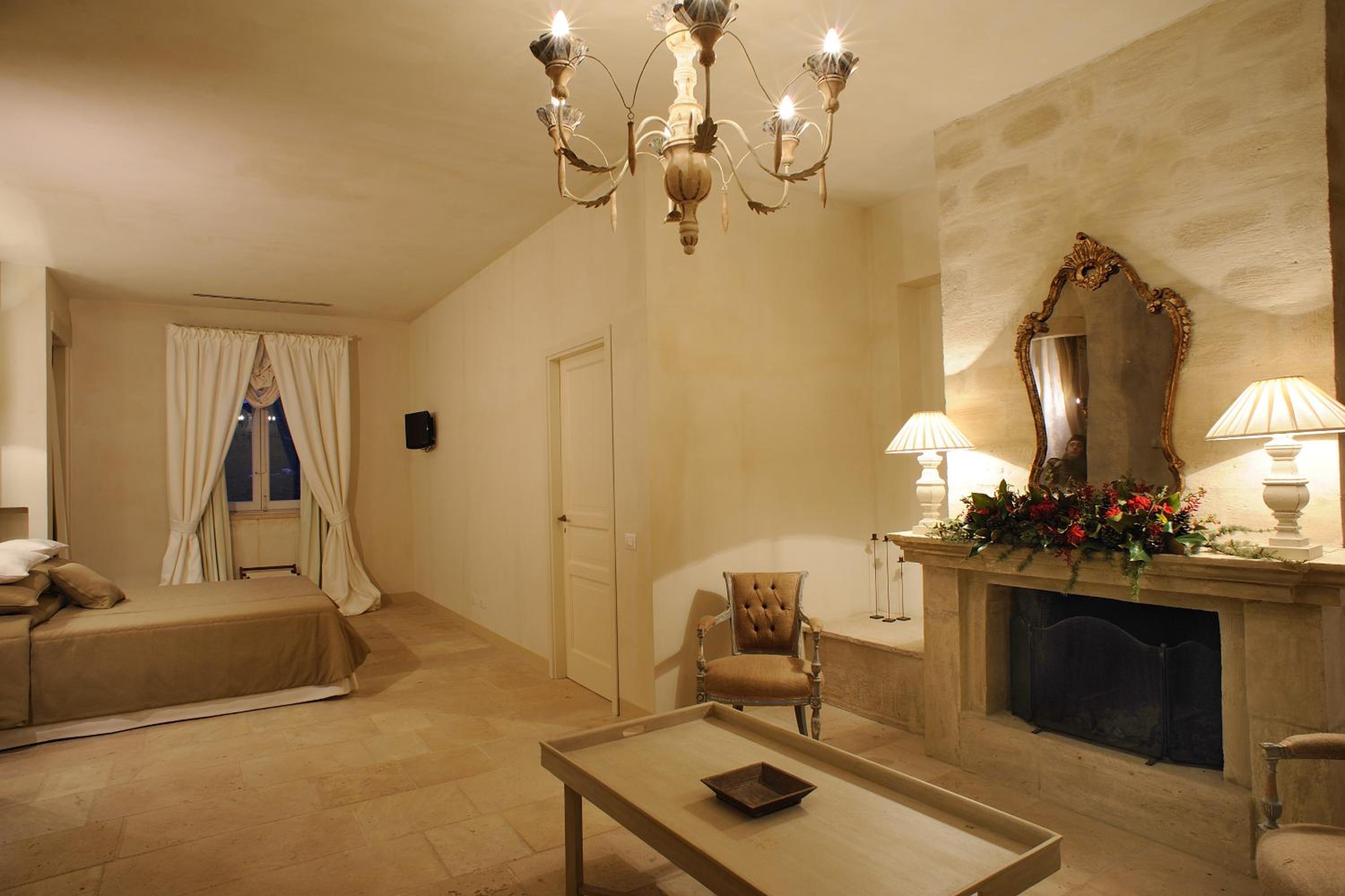 Superior Suite - Photo 8