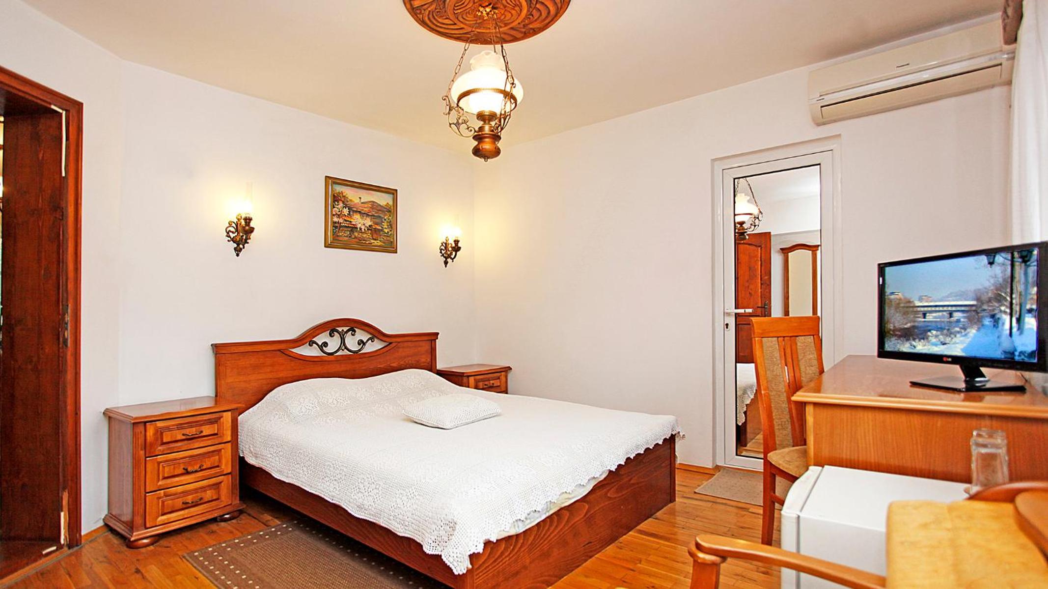 Double Room - Photo 5