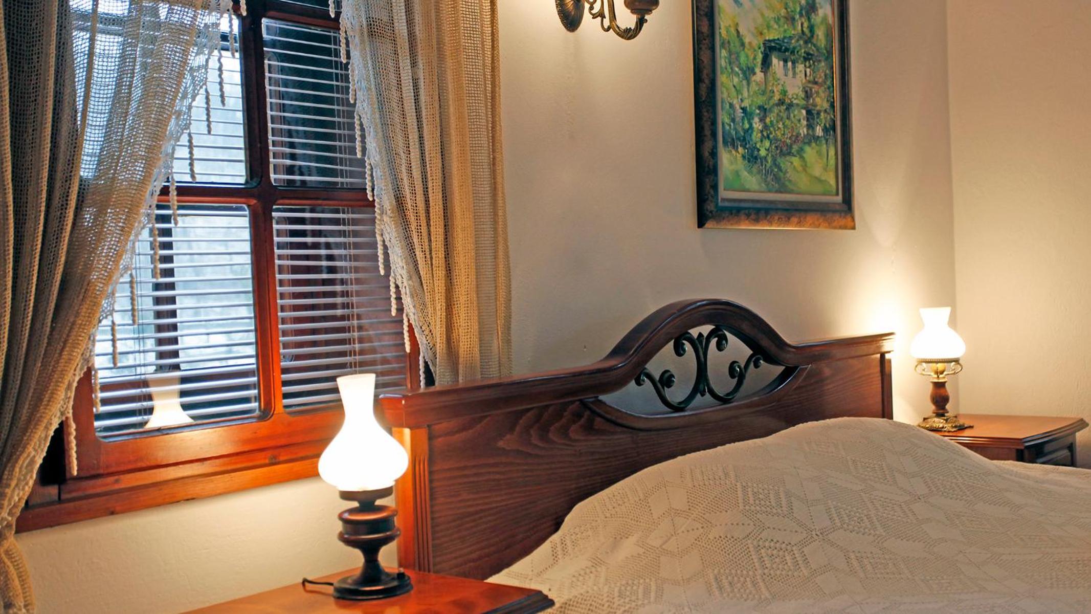 Deluxe Double Room with Balcony - Photo 11