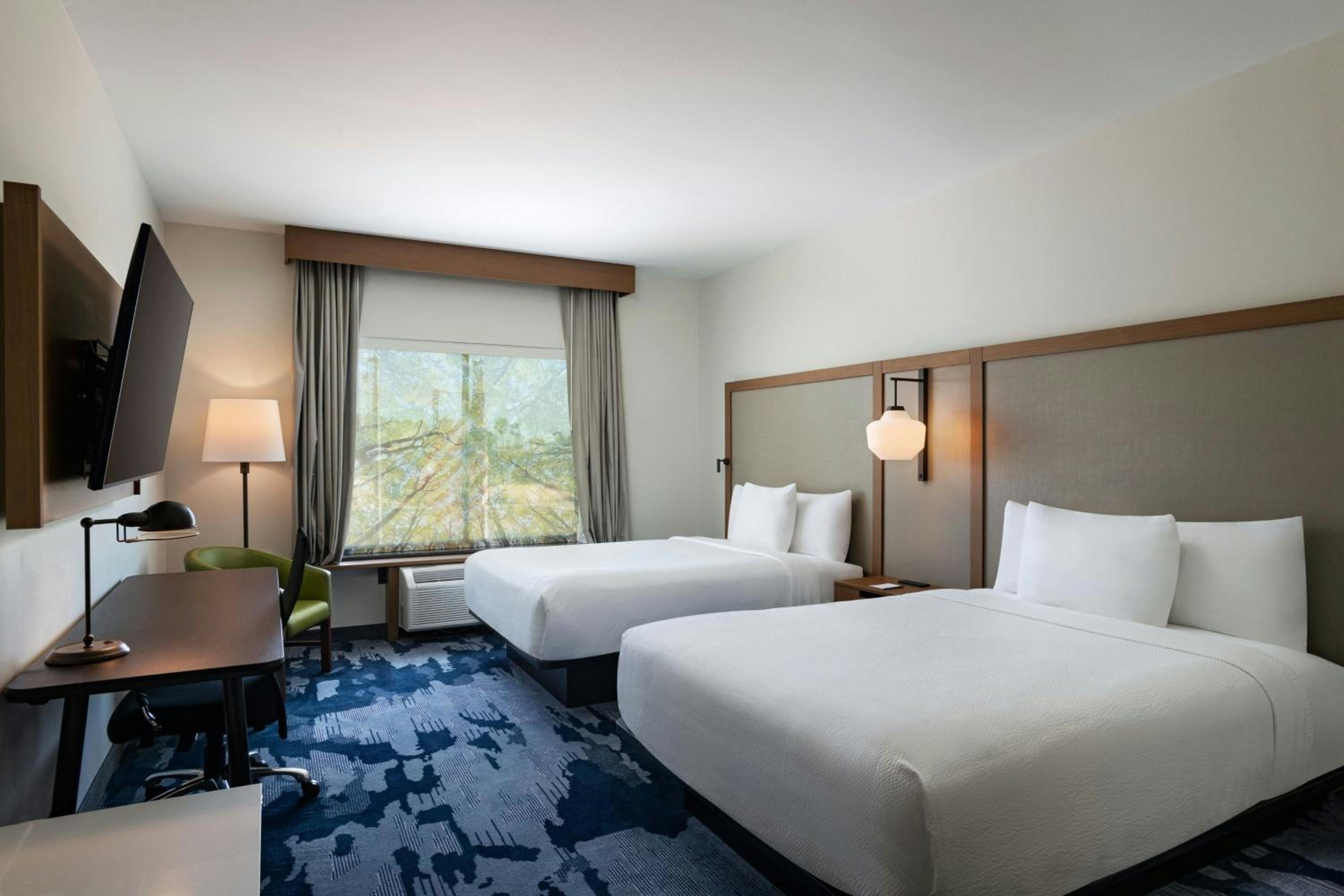 Queen Room with Two Queen Beds and Bathtub - Mobility Access