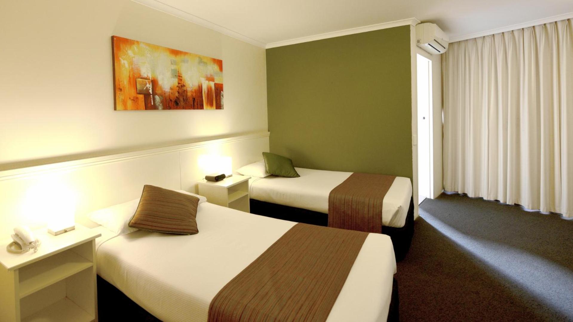 Twin Room with Balcony - Photo 7