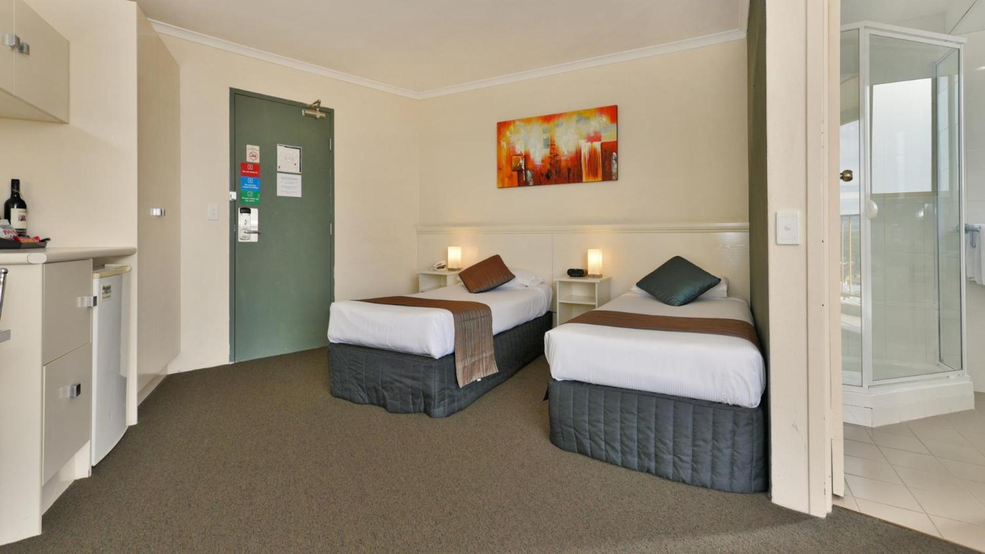 Twin Room with Balcony - Photo 2