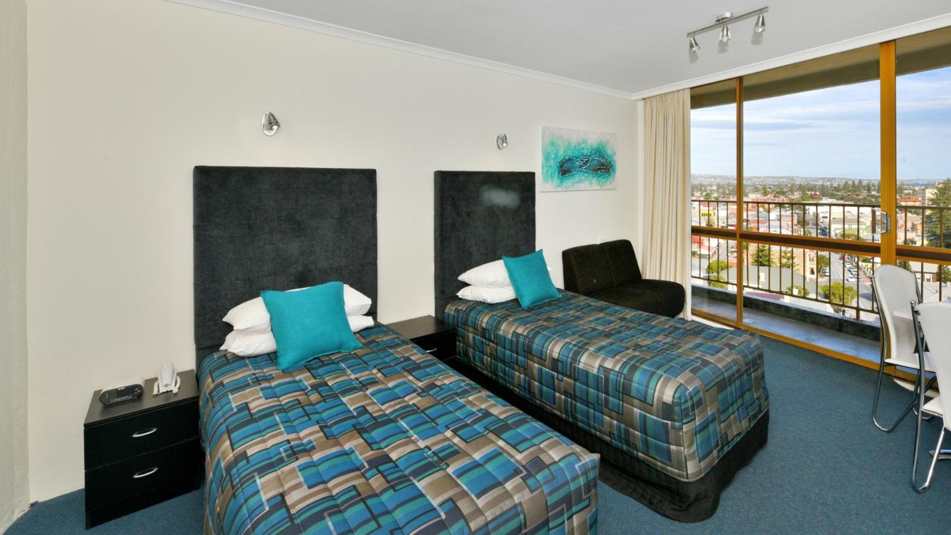 Twin Room - Disability Access - Photo 2